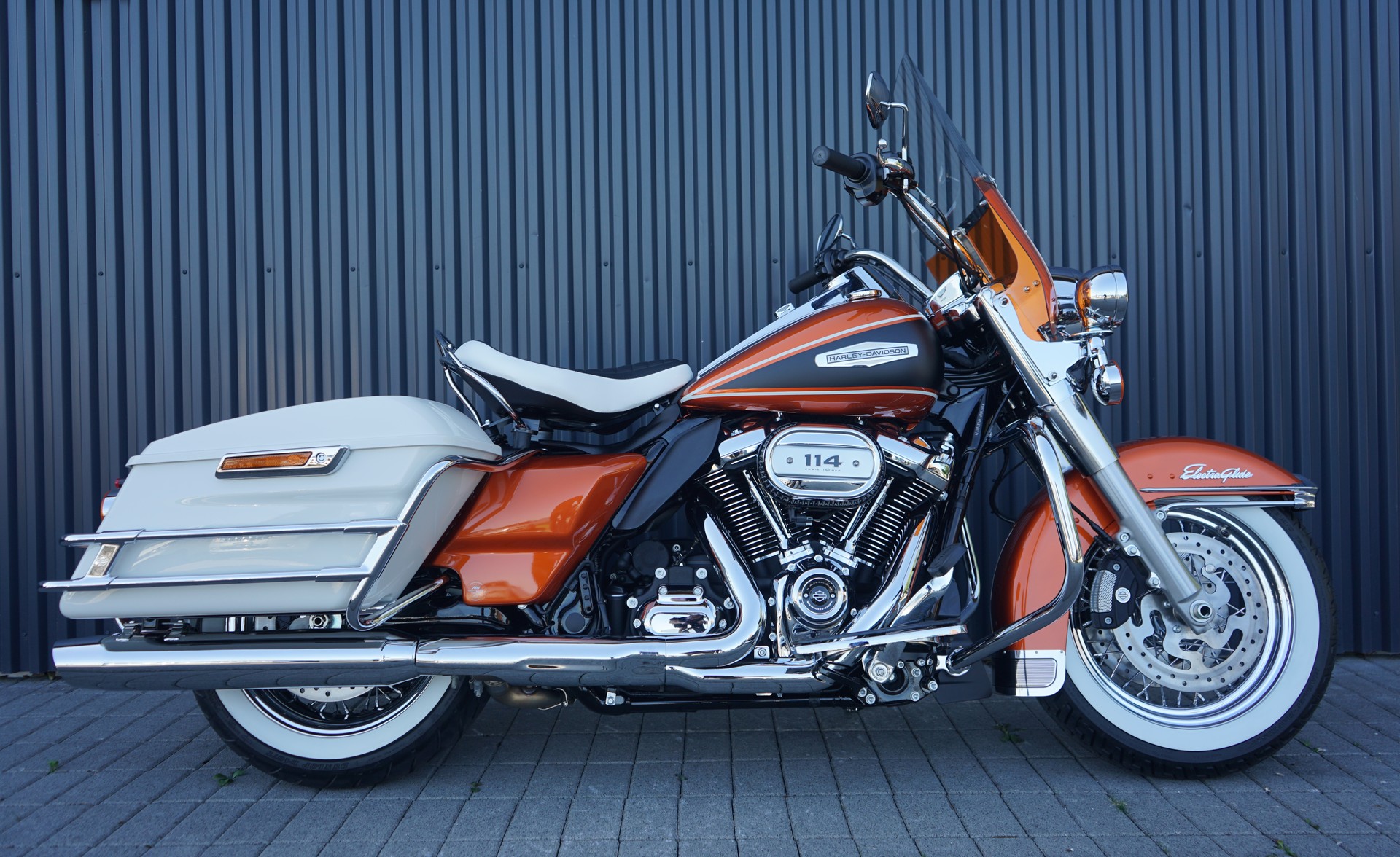 HARLEY-DAVIDSON FLHFB Electra Glide Highway King 114