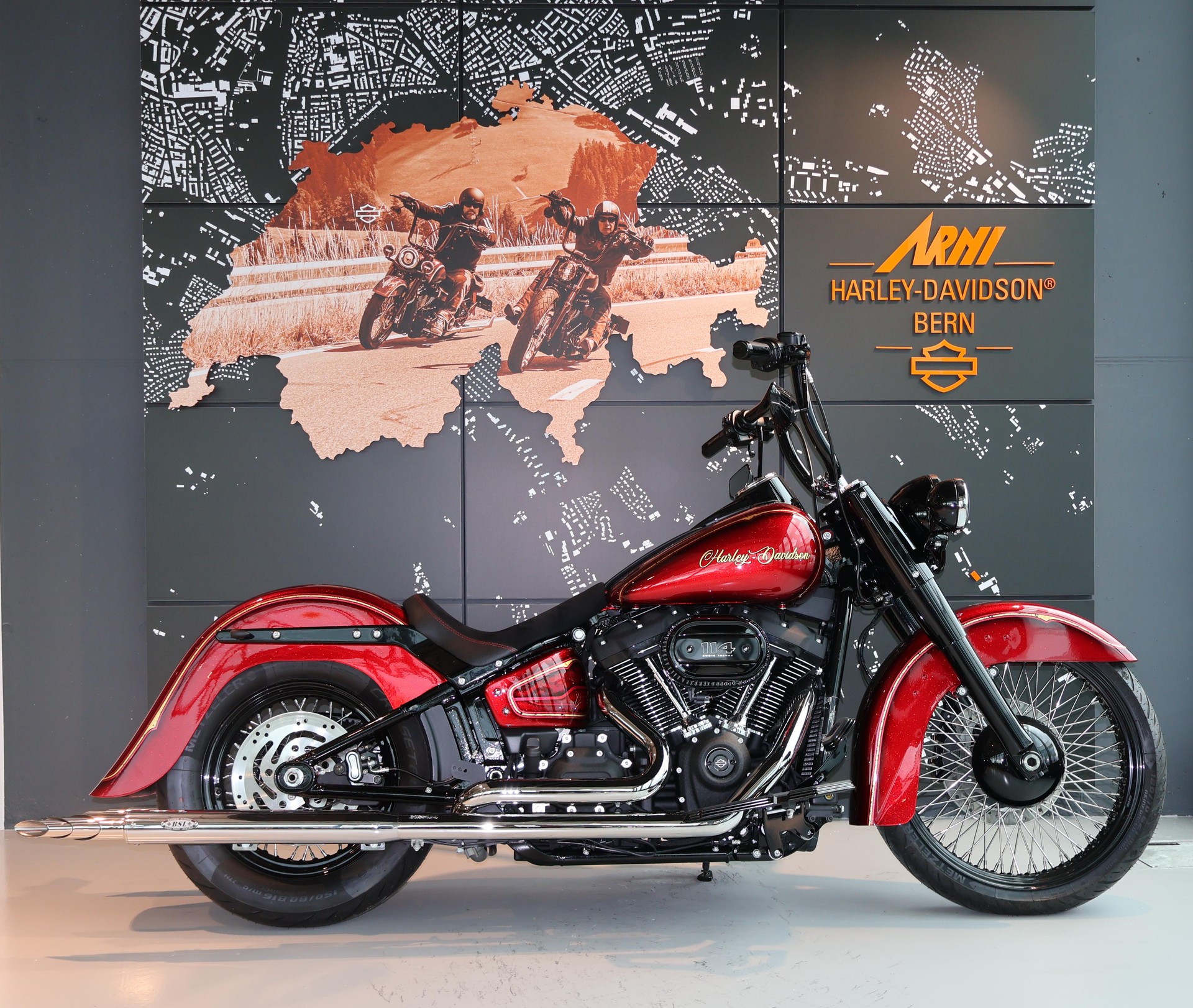 HARLEY-DAVIDSON FLHCS Heritage Classic 114 Black Finish