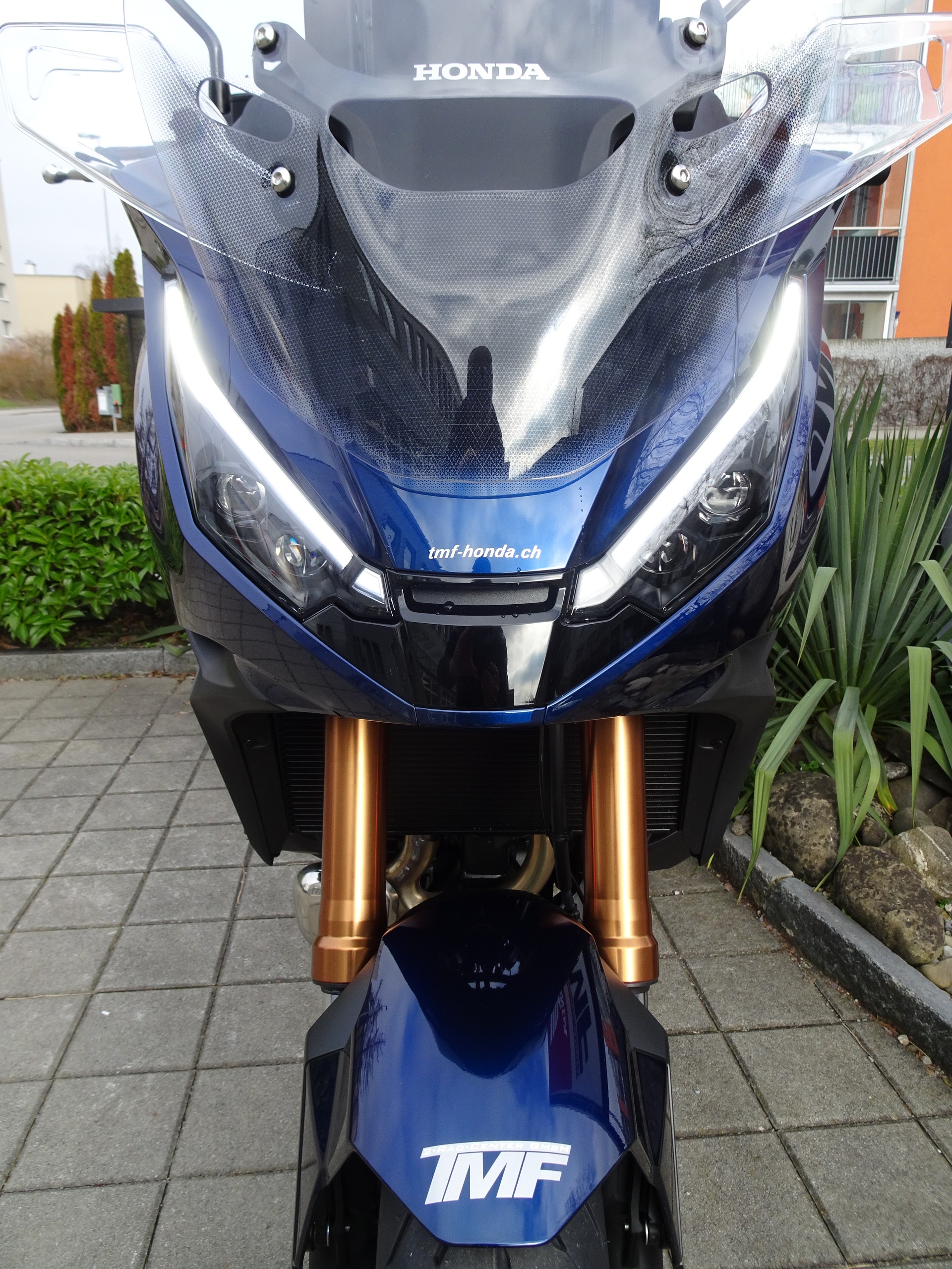 HONDA NT1100DCT / ES-showroom-element-3