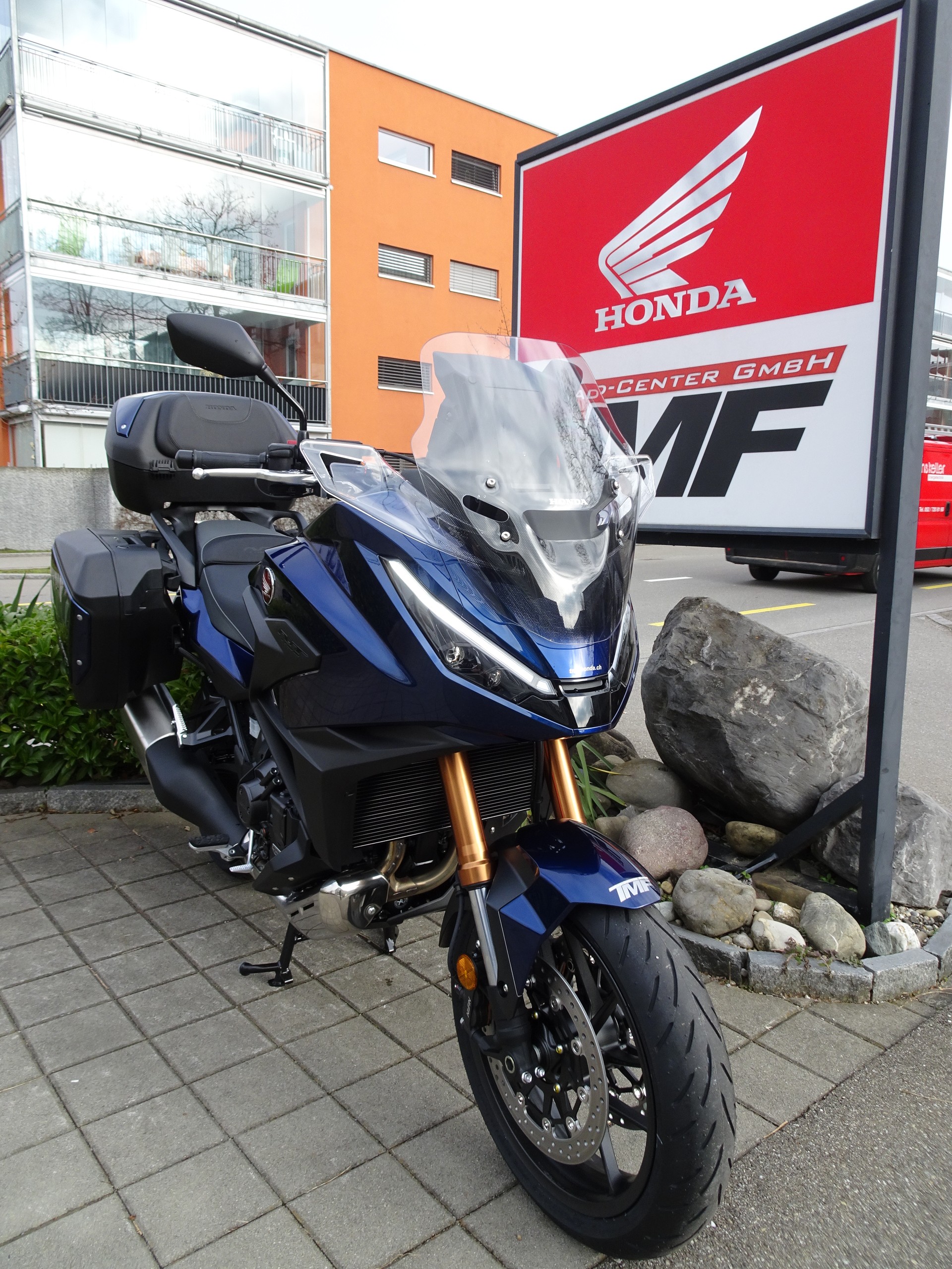HONDA NT1100DCT / ES-showroom-element-1