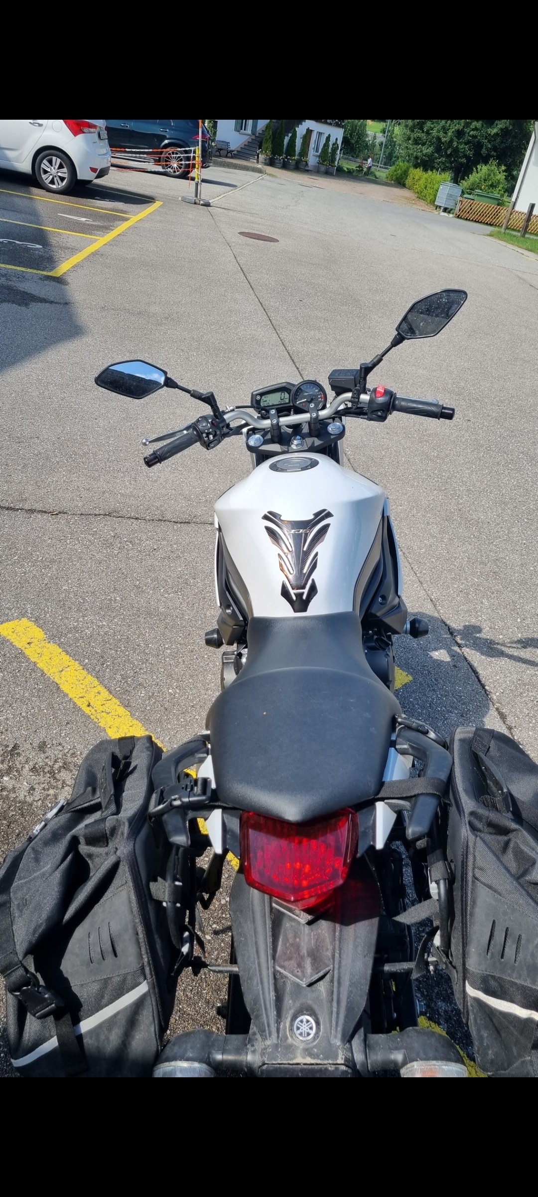 YAMAHA XJ 6 N ABS (25kW)-image-2