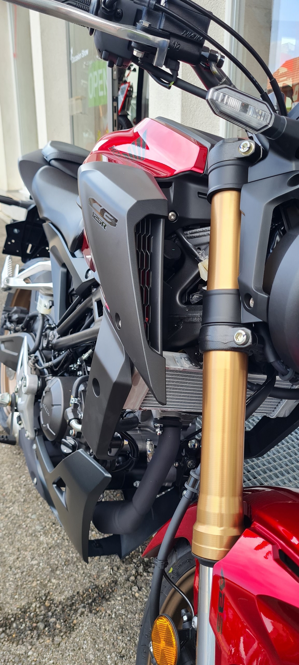 HONDA CB 125 R-showroom-element-3
