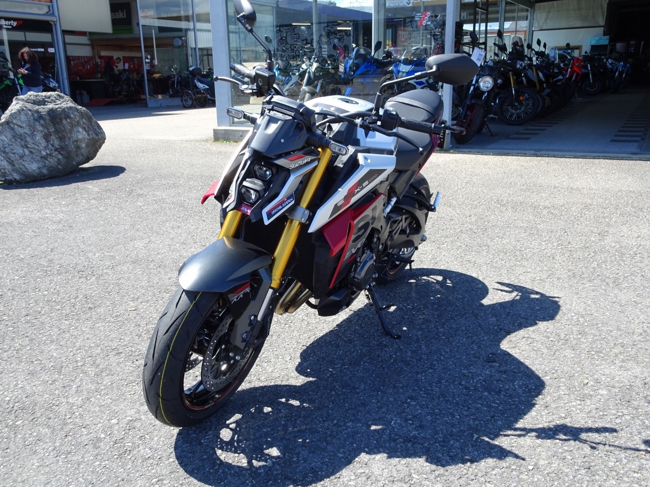 SUZUKI GSX-S 1000 EVO-showroom-element-3