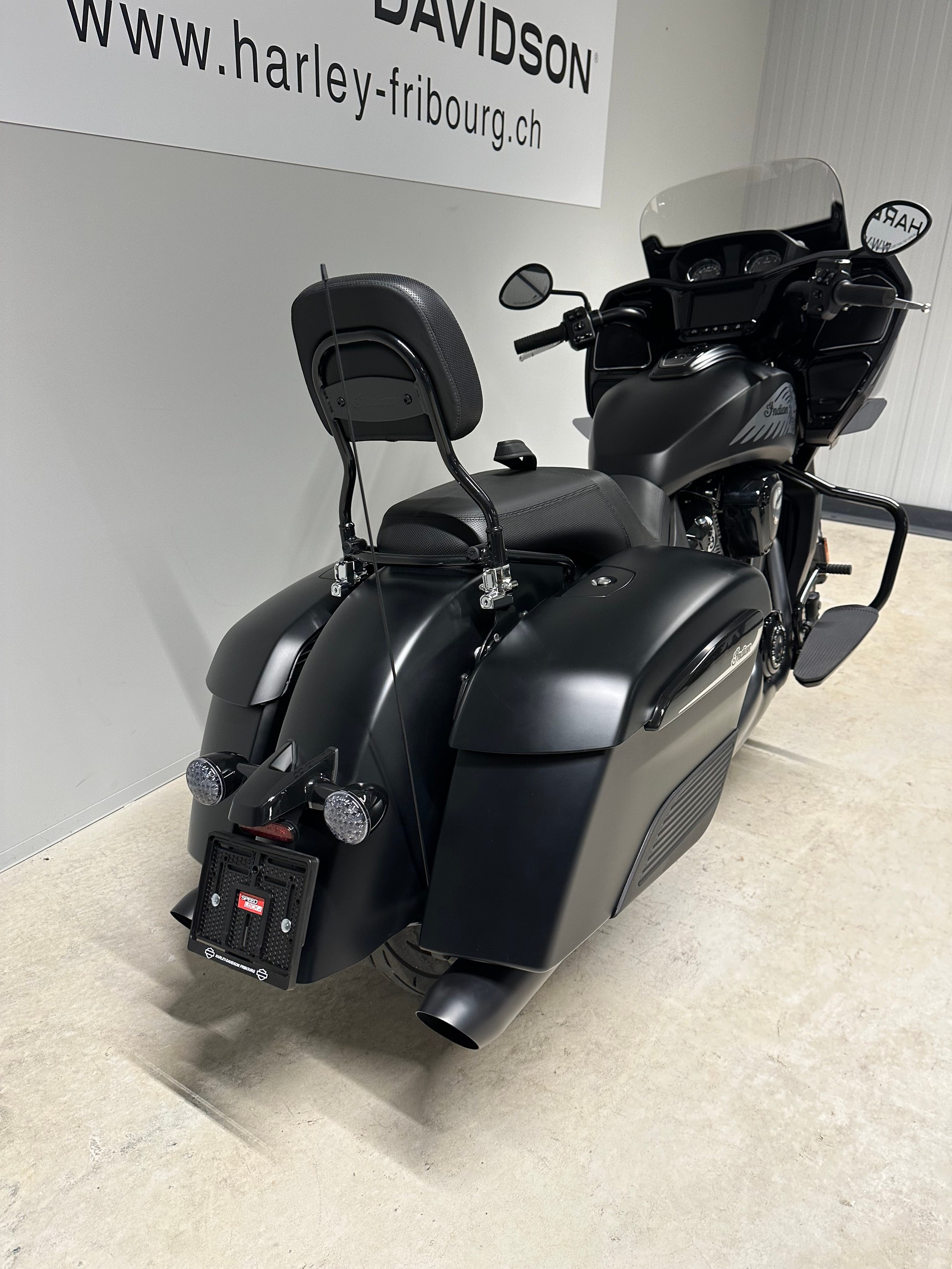 INDIAN Challenger-showroom-element-2