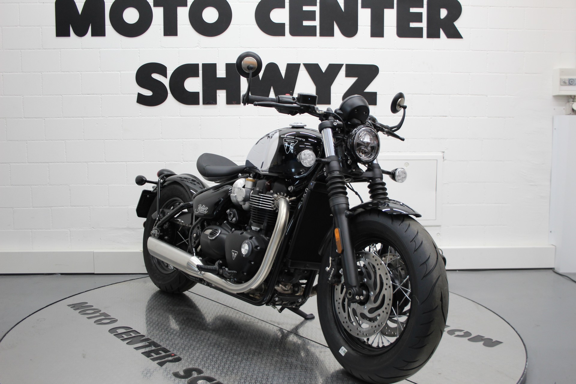 TRIUMPH Bobber Chrome-showroom-element-1