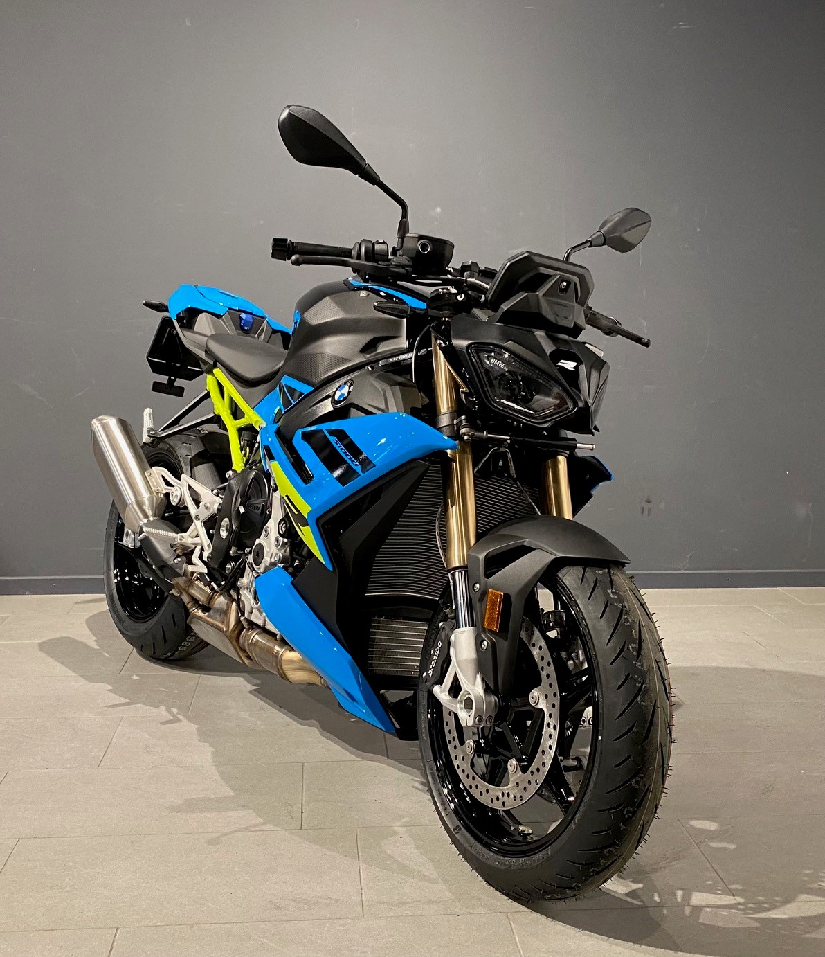 BMW S 1000 R-showroom-element-1