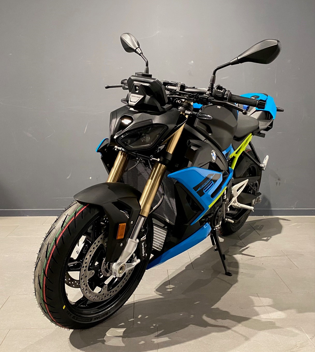 BMW S 1000 R-showroom-element-2