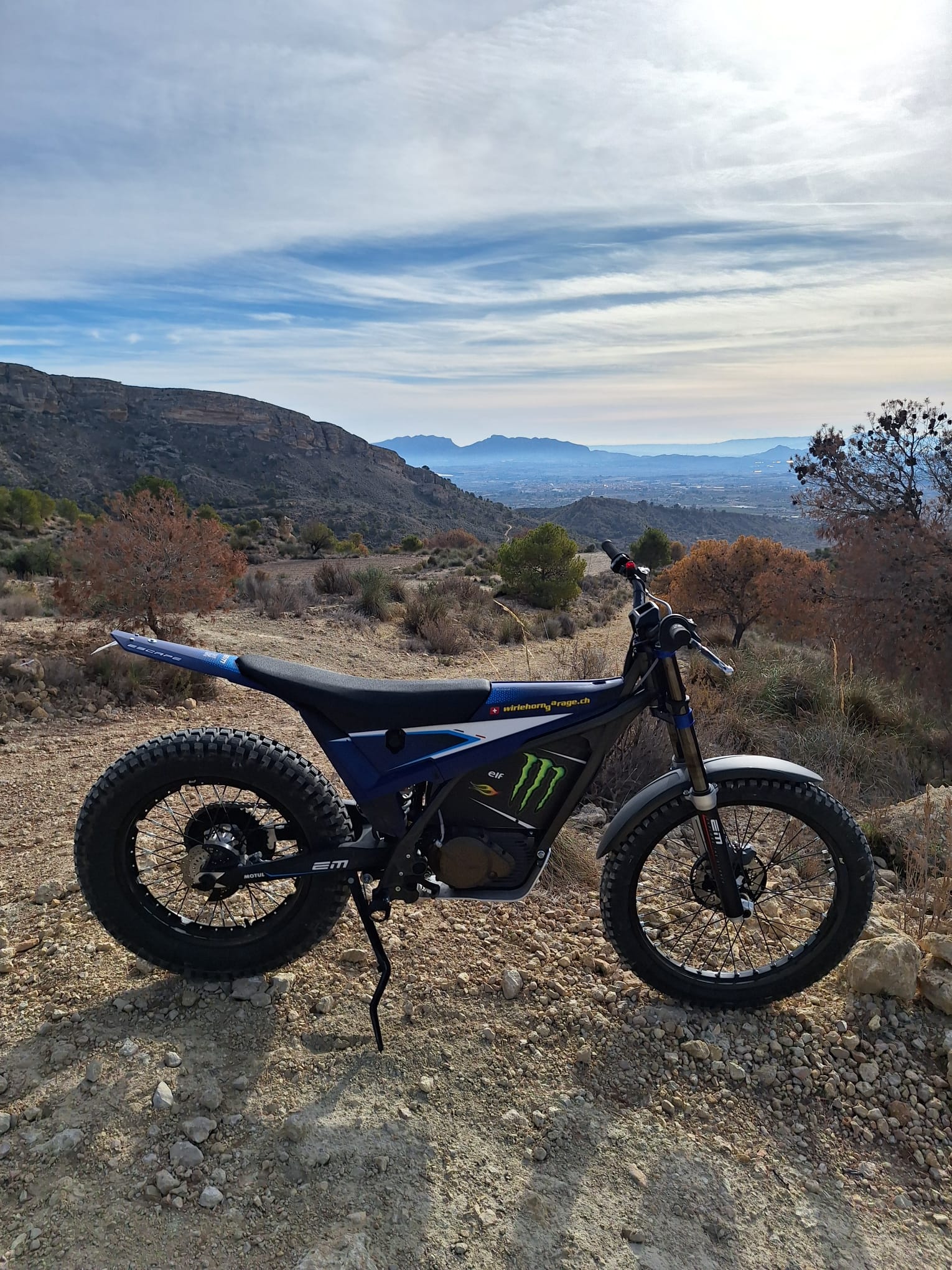 ELECTRIC MOTION Escape R-image-0