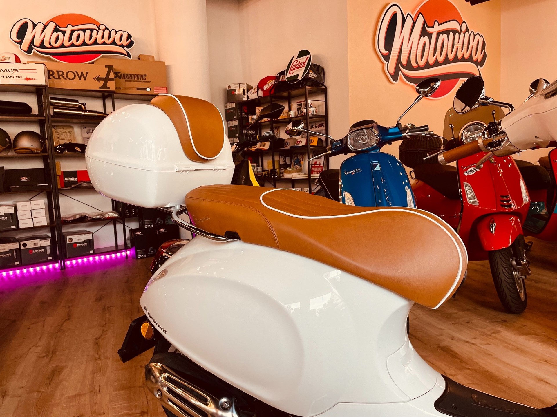 PIAGGIO Vespa 125 Primavera ABS Luxury-Edition-showroom-element-2