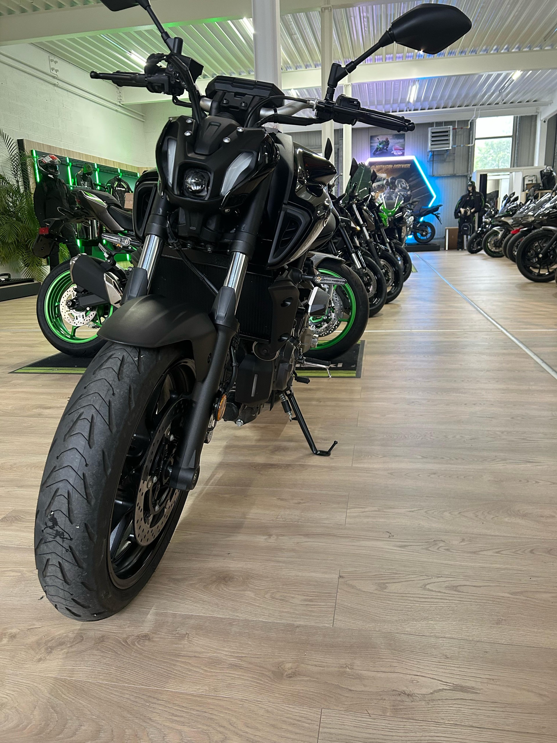 YAMAHA MT-07 (35KW)-showroom-element-2