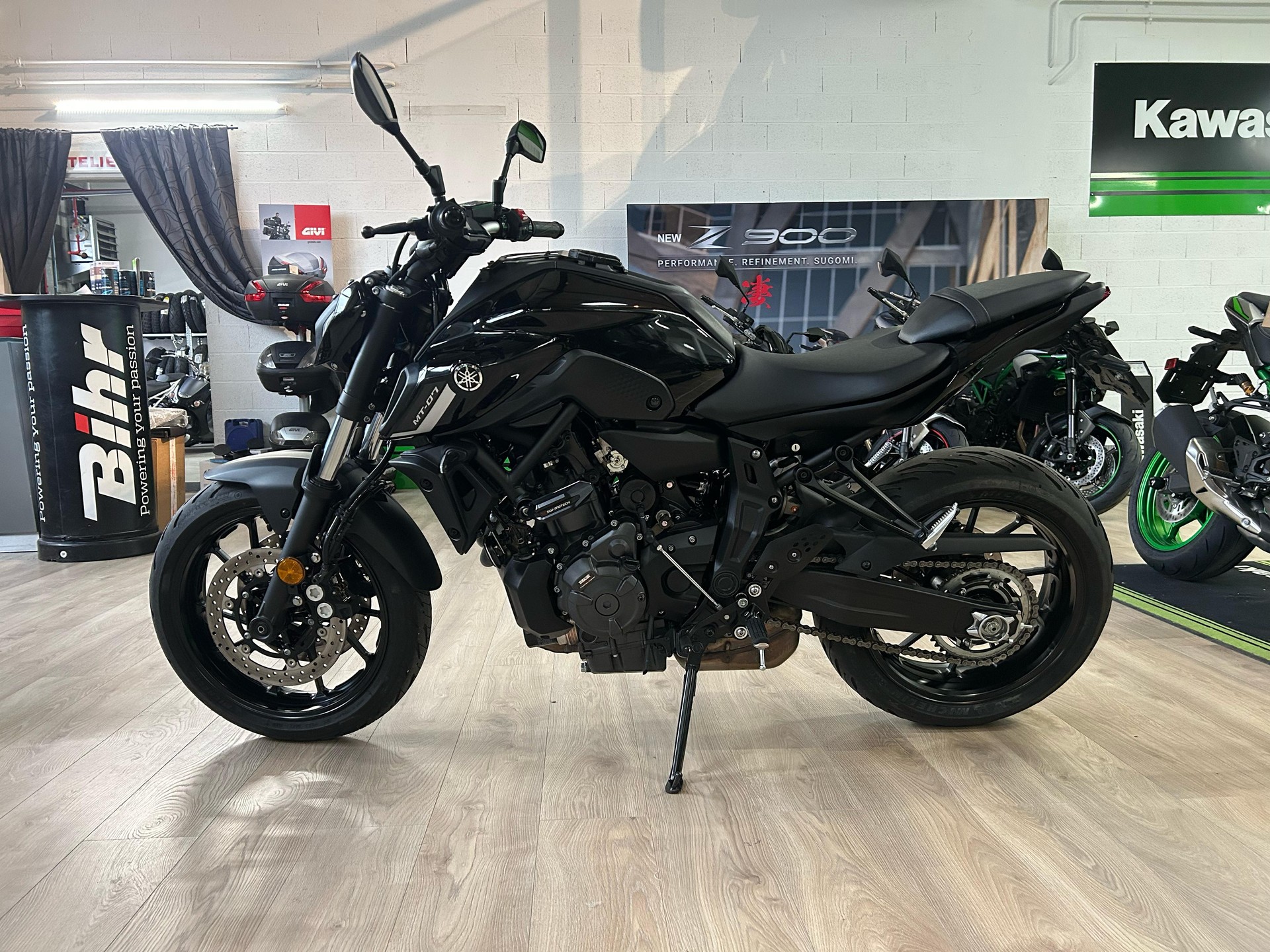 YAMAHA MT-07 (35KW)-showroom-element-1
