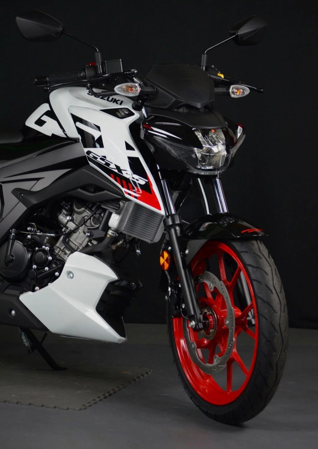 SUZUKI GSX-S 125-showroom-element-1