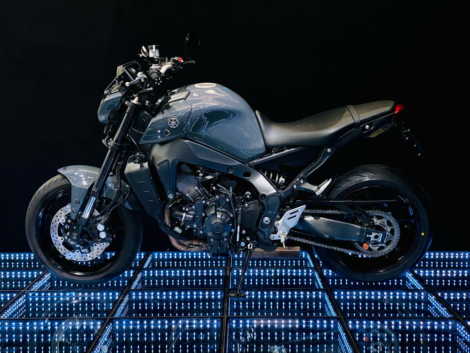 YAMAHA MT-09 (35kW)-showroom-element-3