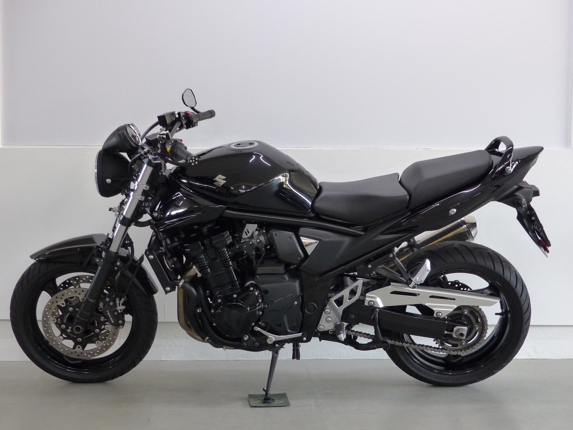 SUZUKI GSF 1250 Bandit ABS L0 mit viel Zubehör-showroom-element-2