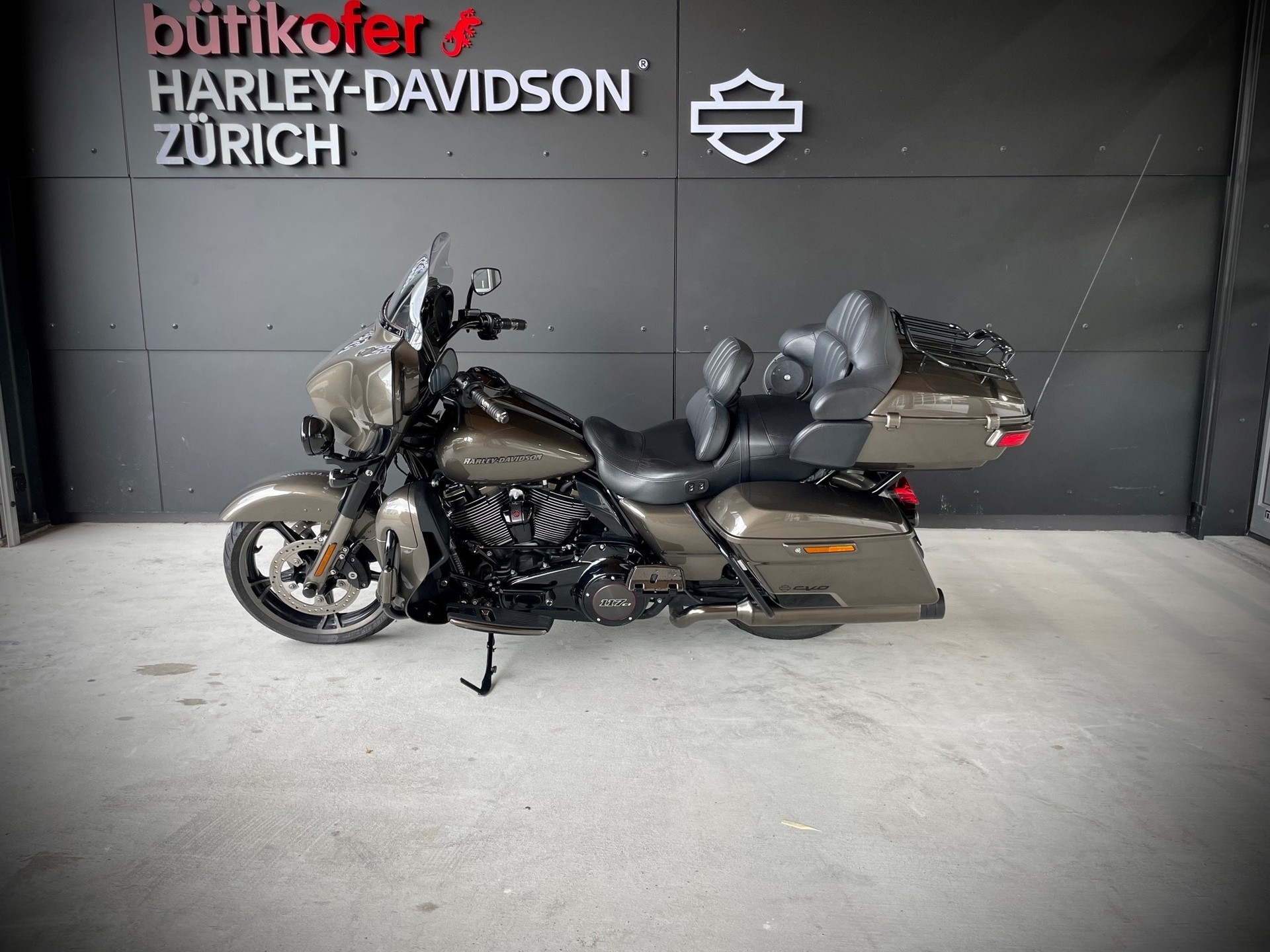 HARLEY-DAVIDSON FLHTKSE Electra Glide Ultra Limited 117 CVO-image-2