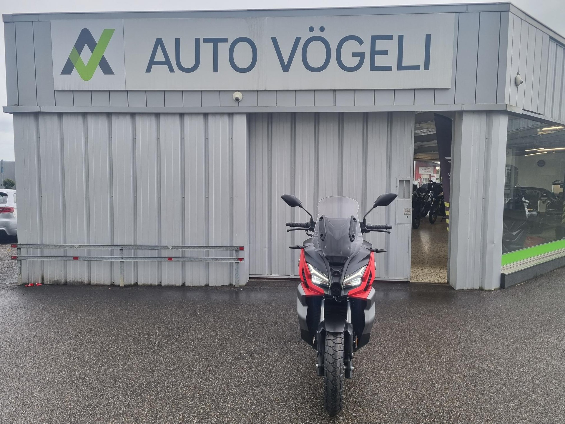 VOGE SR1 ADV-showroom-element-1
