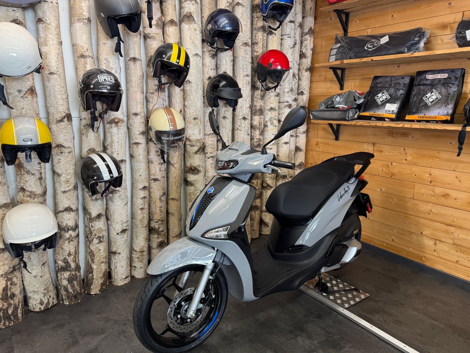 PIAGGIO Liberty 125 Sport E5+-image-1