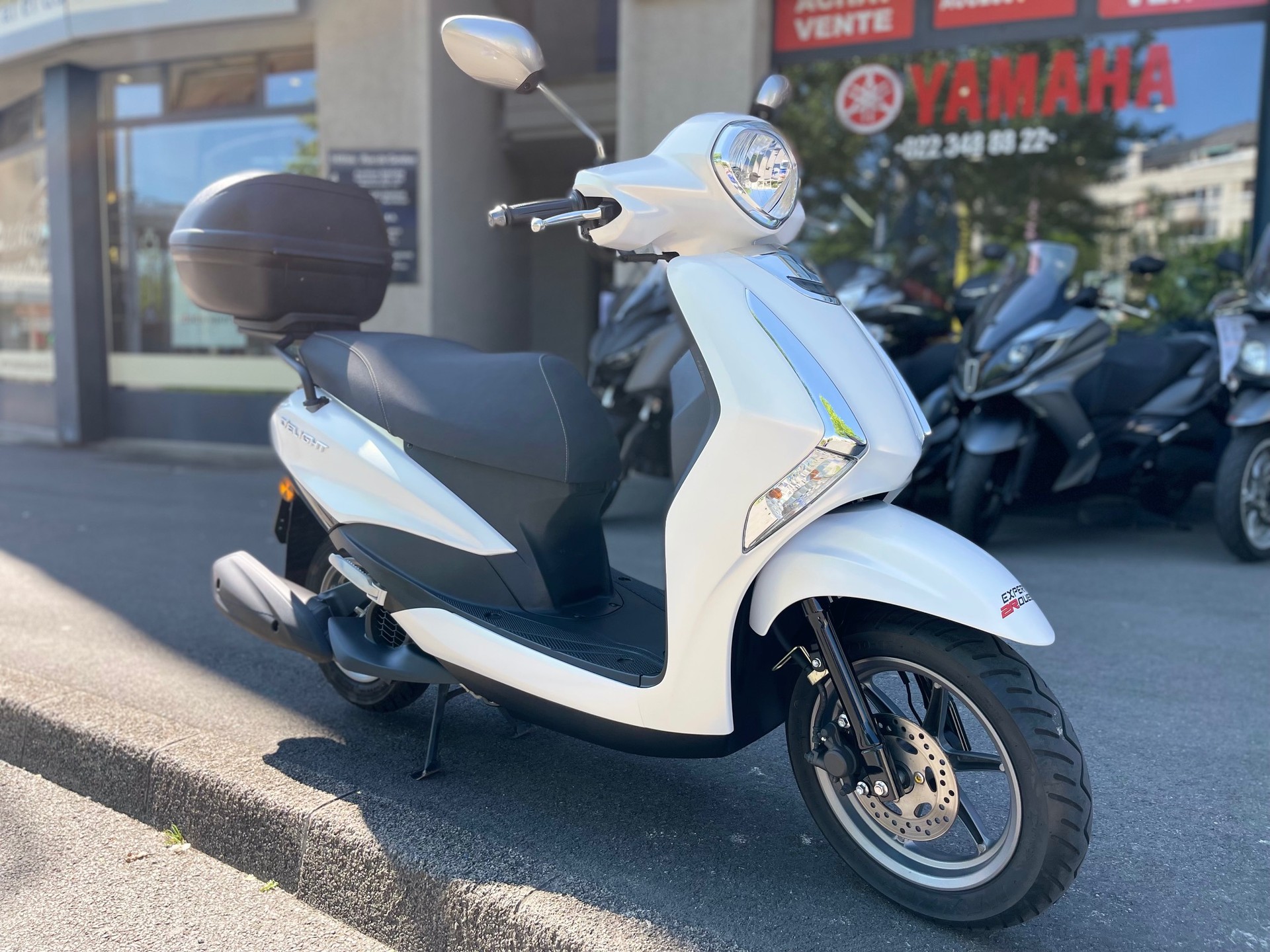 YAMAHA D'elight LTS 125-image-1