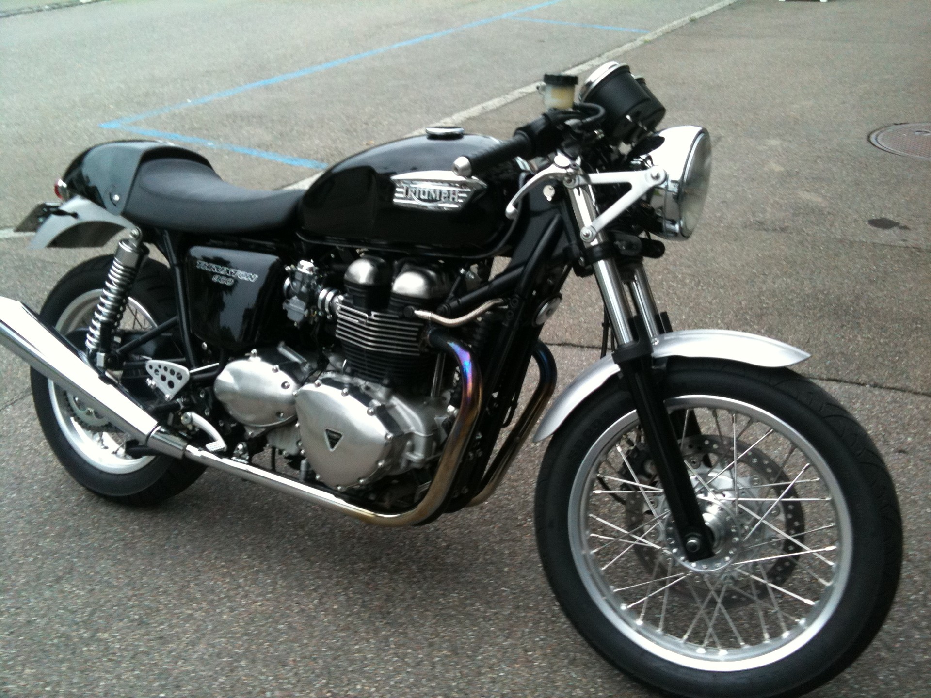 TRIUMPH Thruxton 900