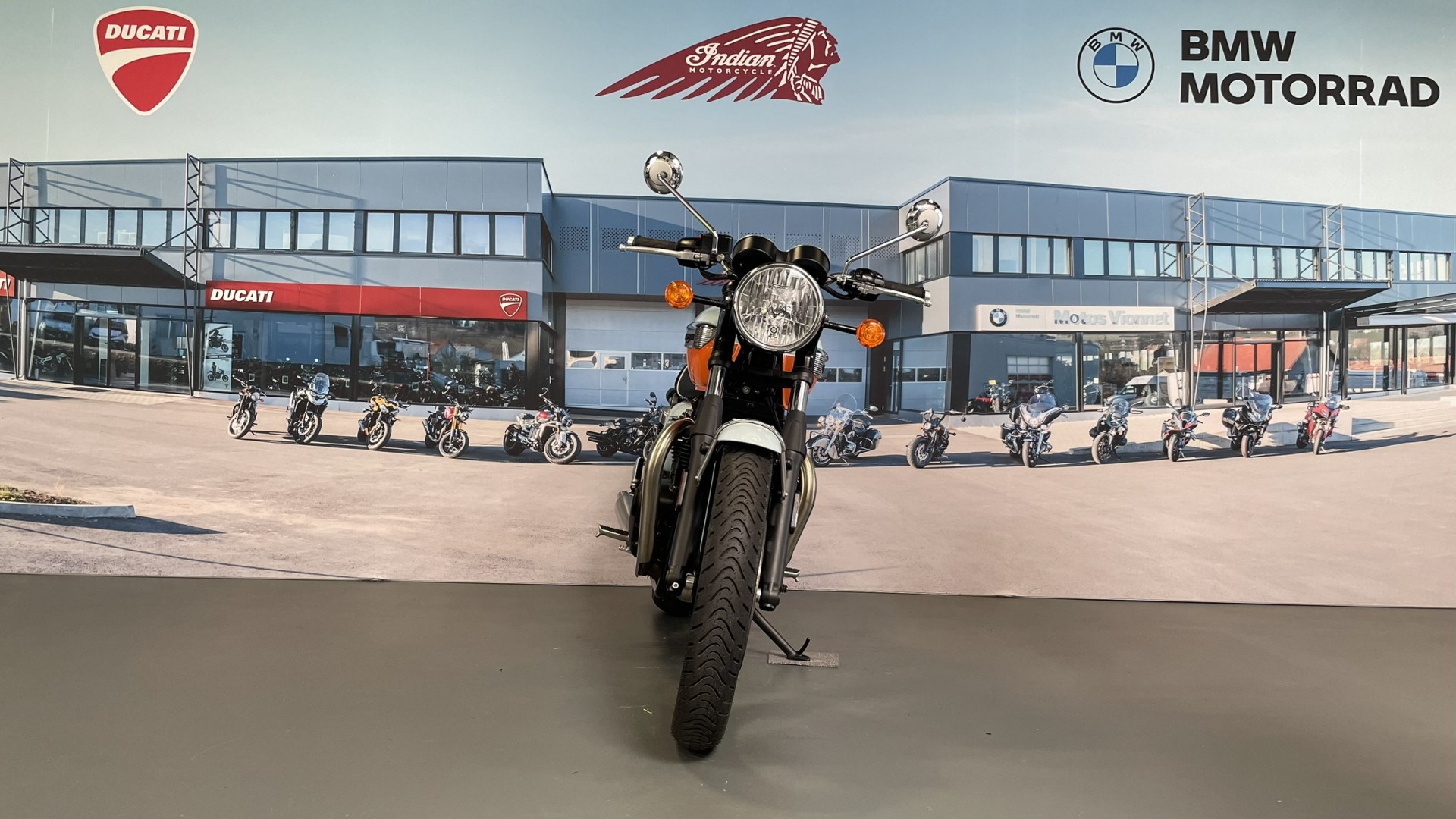TRIUMPH Bonneville T100-showroom-element-1