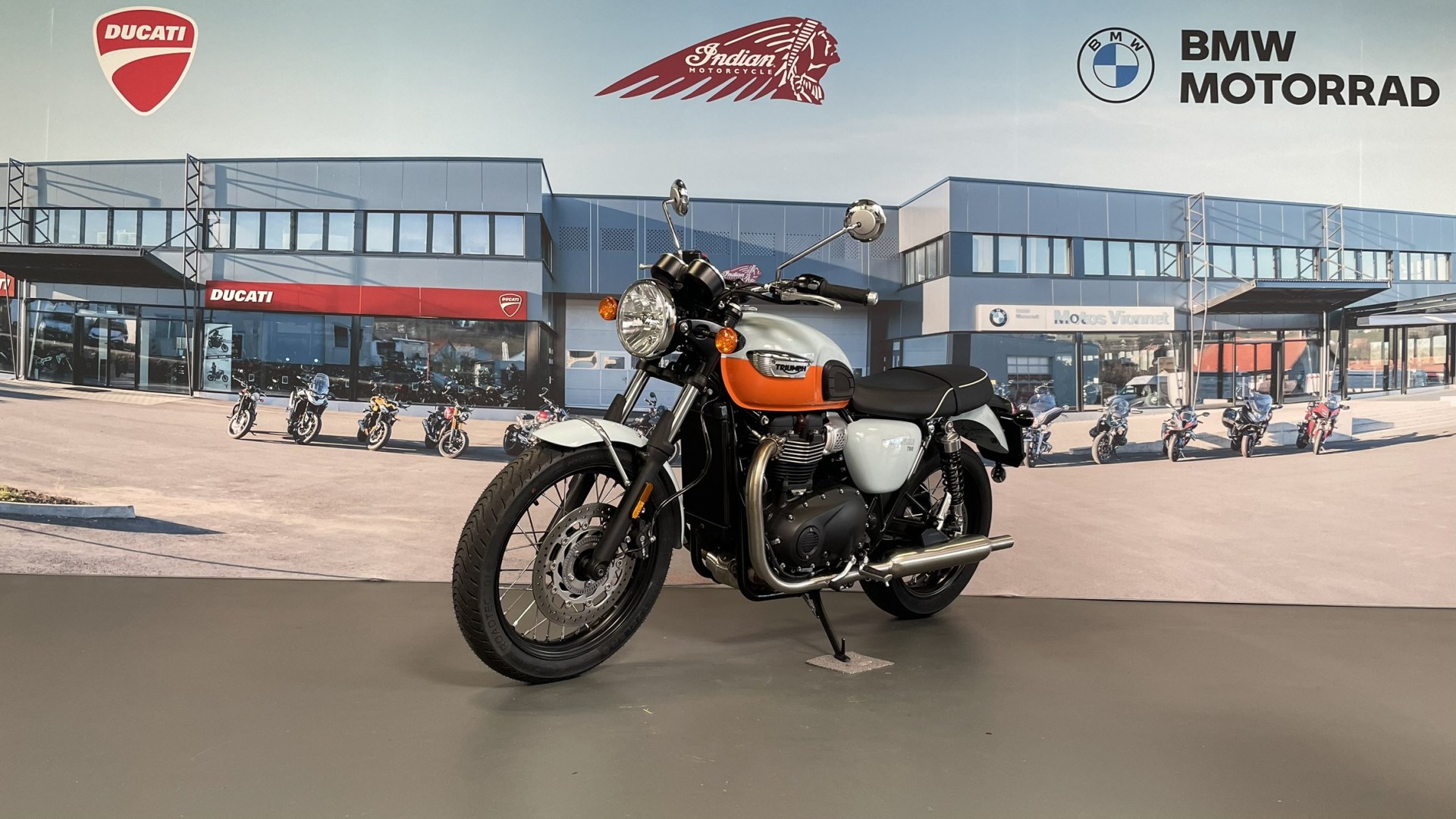 TRIUMPH Bonneville T100-showroom-element-2