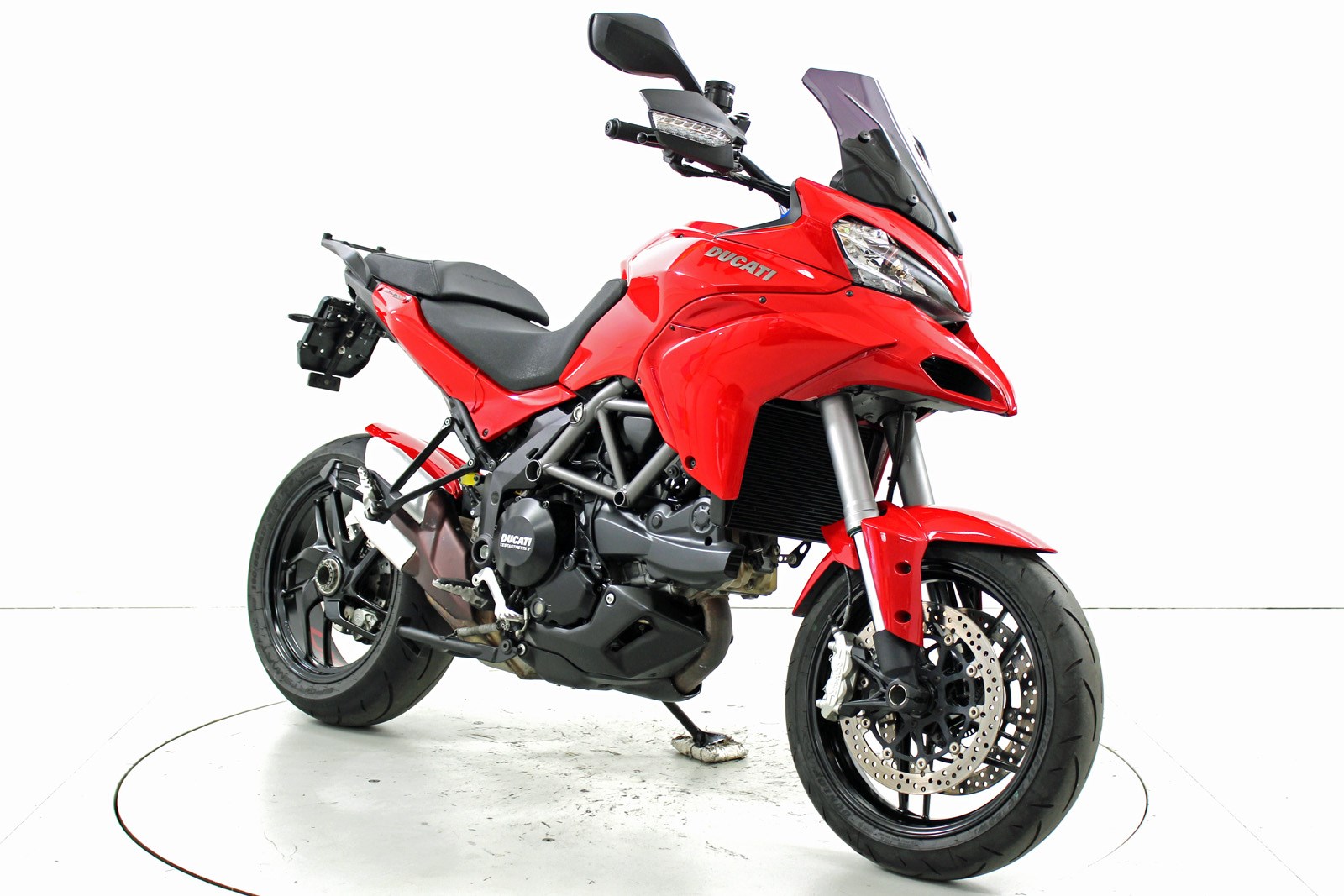 DUCATI Multistrada 1200 S-showroom-element-1