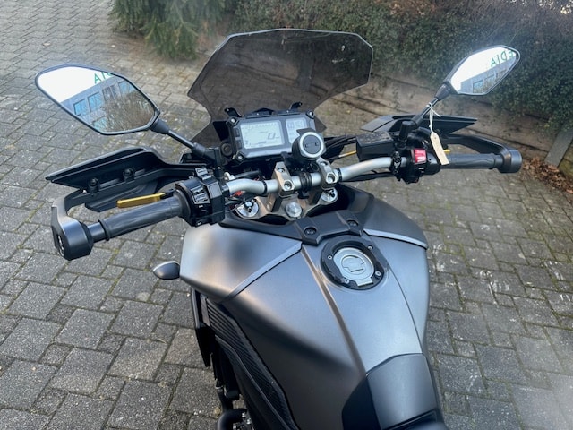 YAMAHA MT-09 ABS Tracer-showroom-element-1