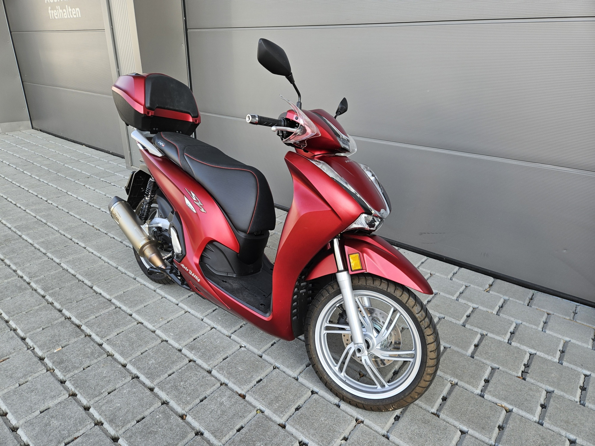 HONDA SH 350-showroom-element-1
