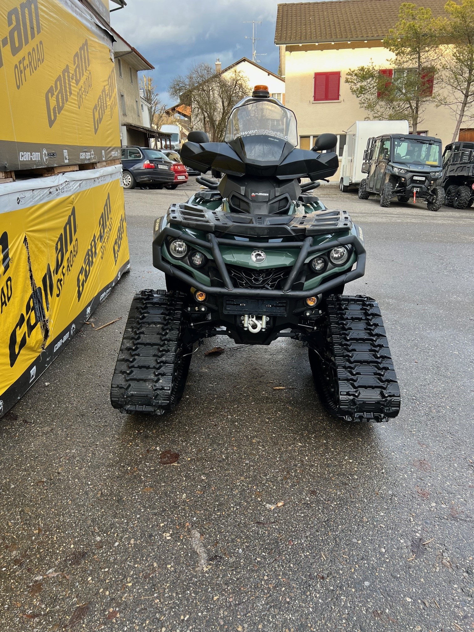 CAN-AM Outlander 570 Max XU+-showroom-element-1