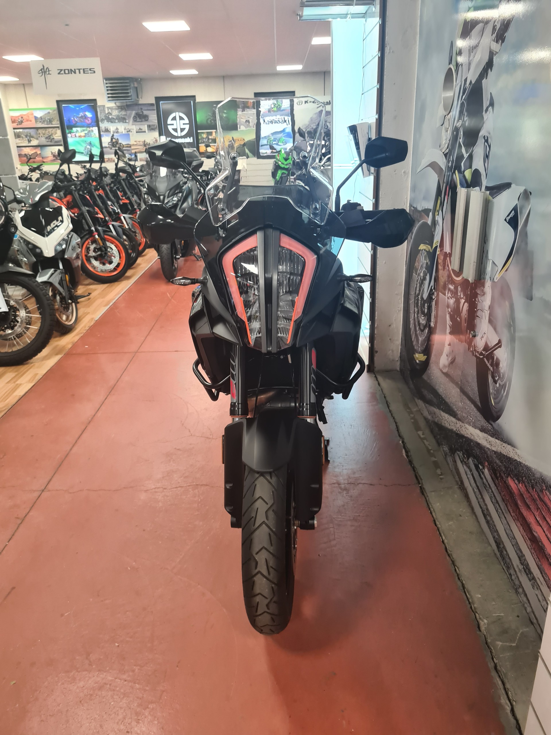 KTM 1290 Super Adventure S  ABS-showroom-element-1
