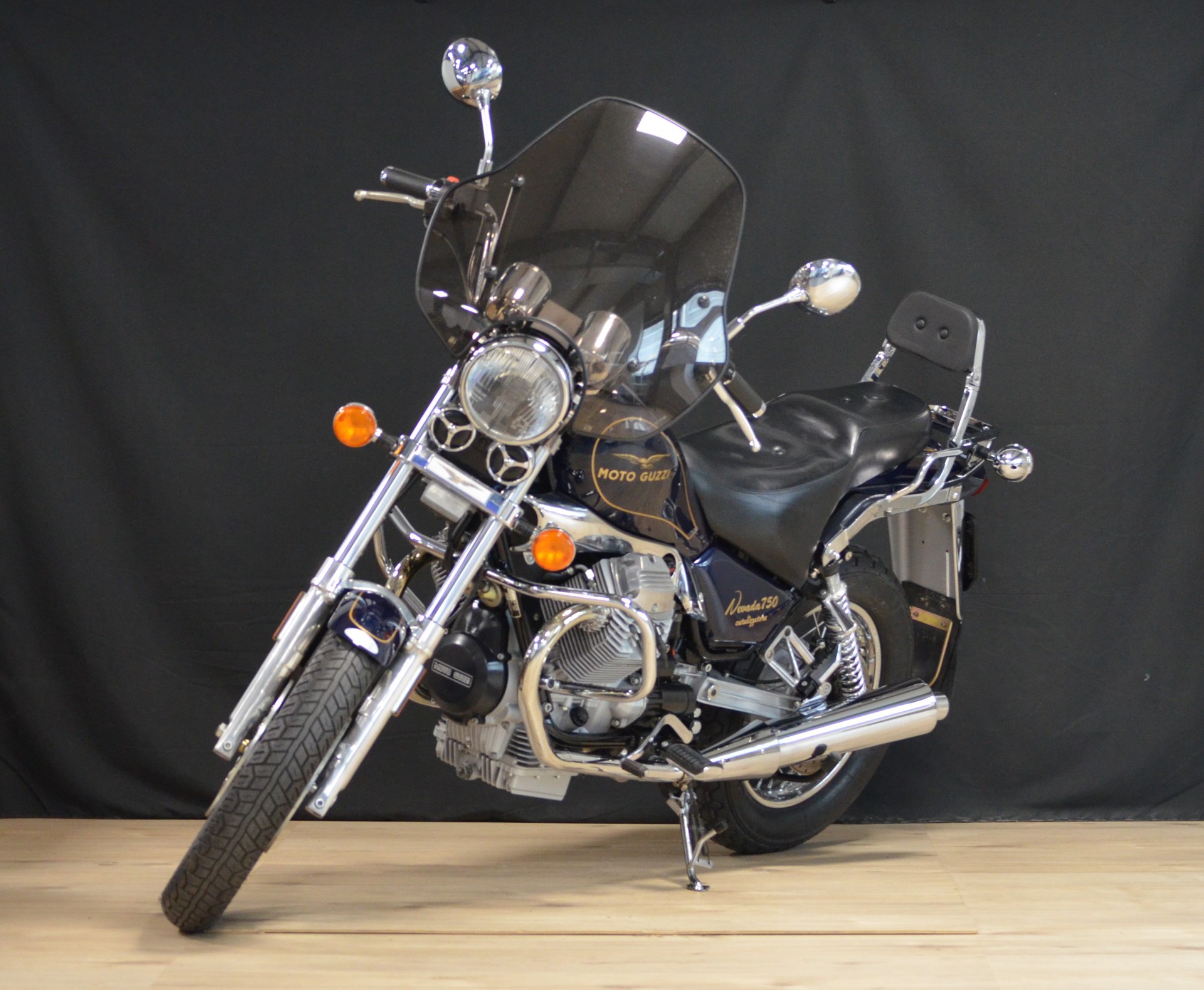 MOTO GUZZI Nevada 750 C-showroom-element-1