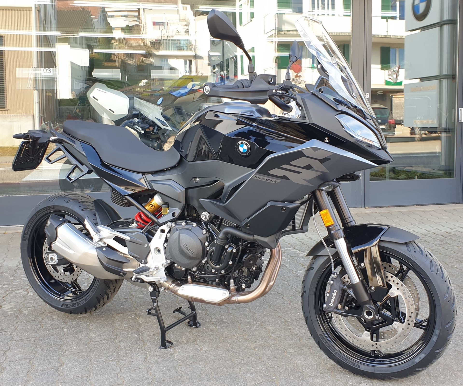 BMW F 900 XR Triple Black