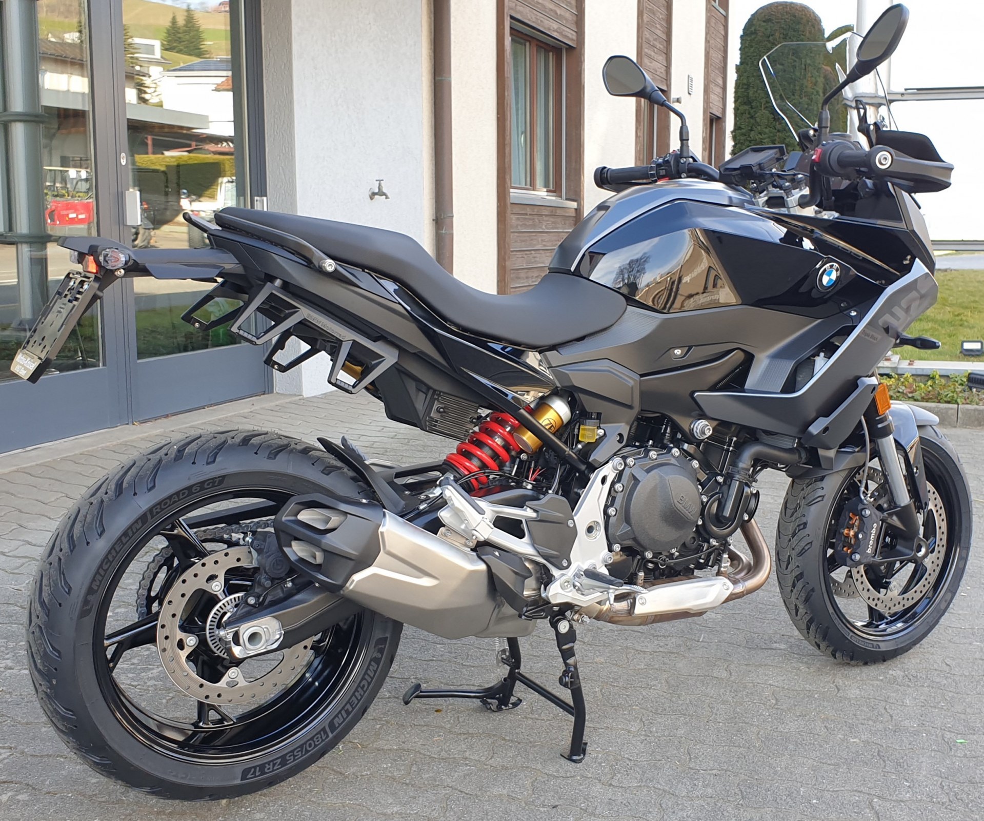 BMW F 900 XR Triple Black-showroom-element-1