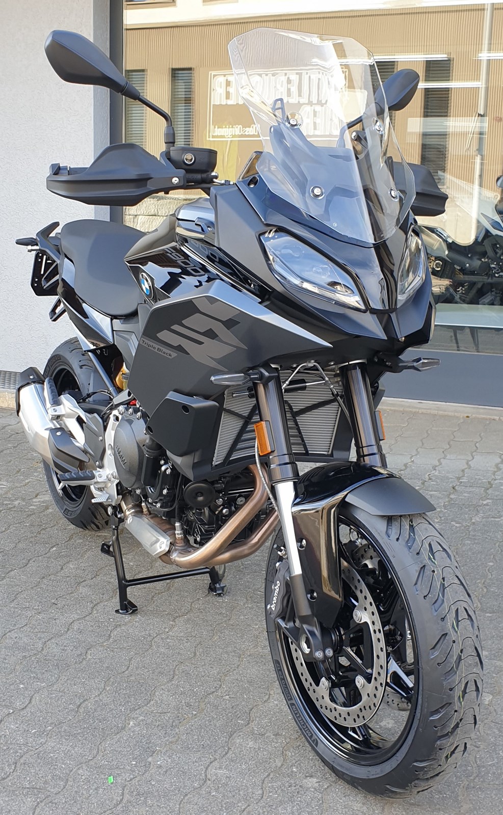 BMW F 900 XR Triple Black-showroom-element-3