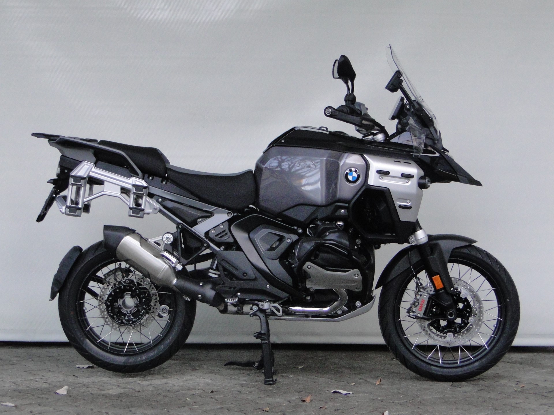 BMW R 1300 GS Adventure ASA Triple Black-showroom-element-1