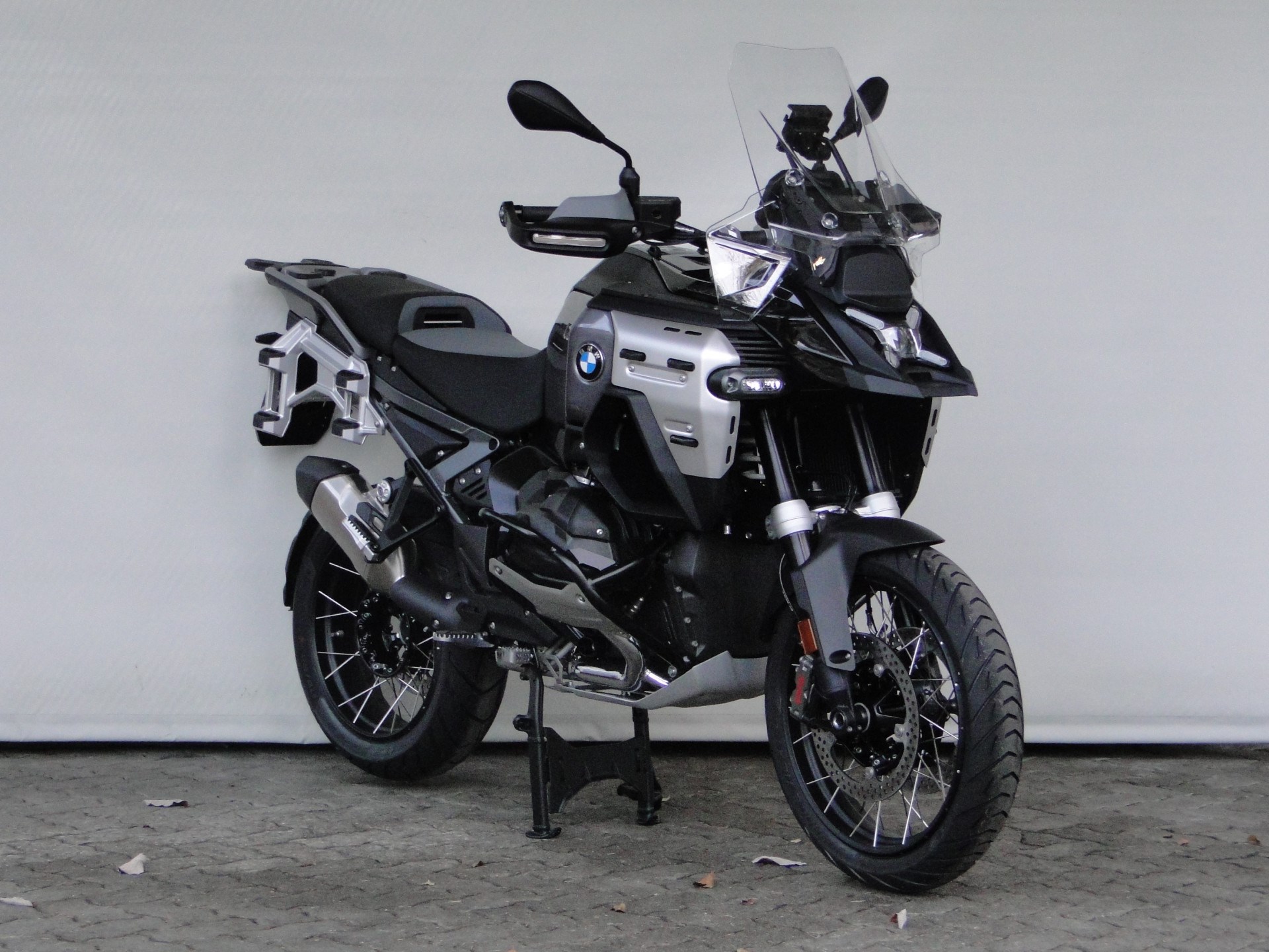 BMW R 1300 GS Adventure ASA Triple Black-showroom-element-2