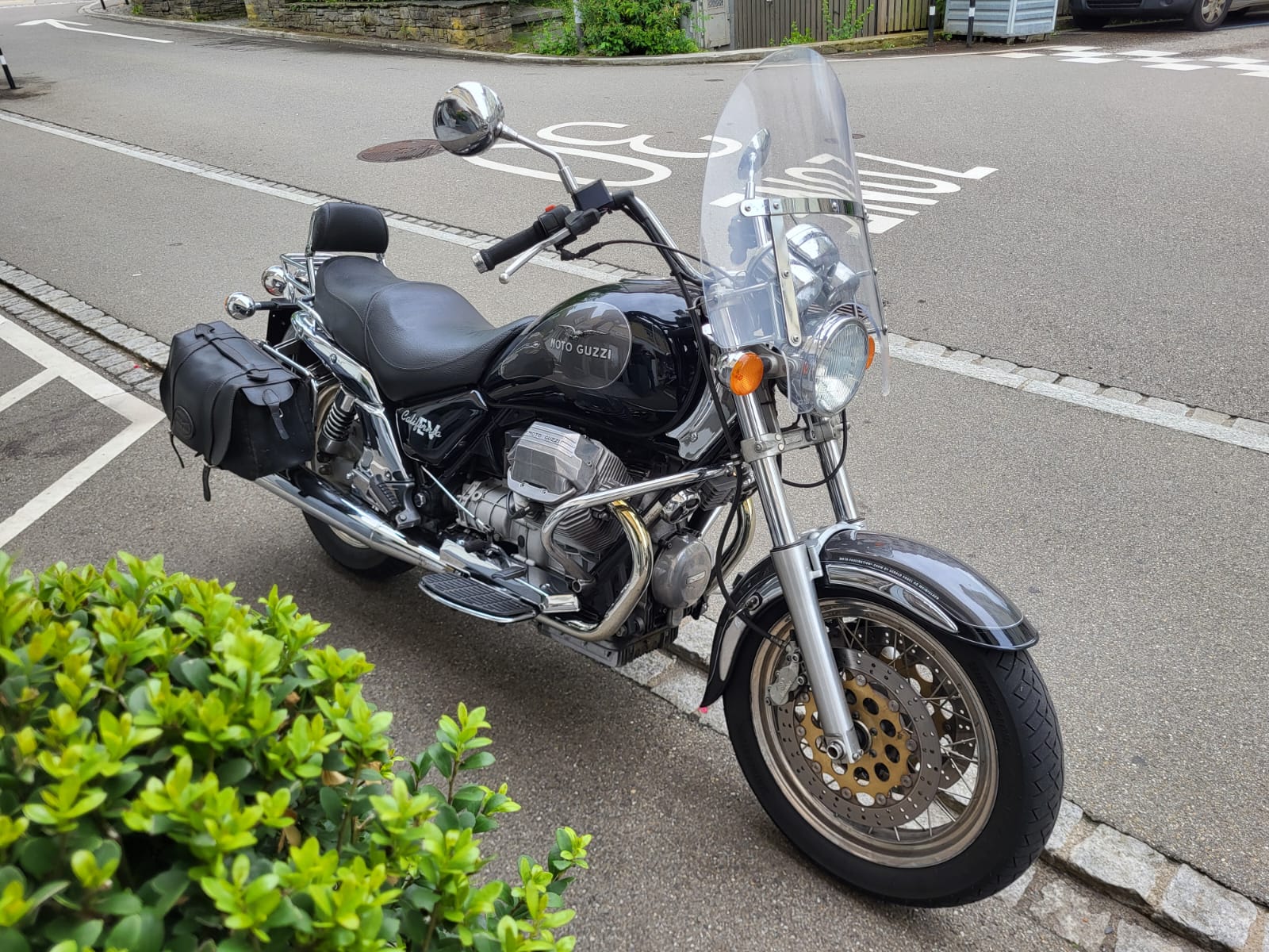 MOTO GUZZI California 1100 EV-showroom-element-1