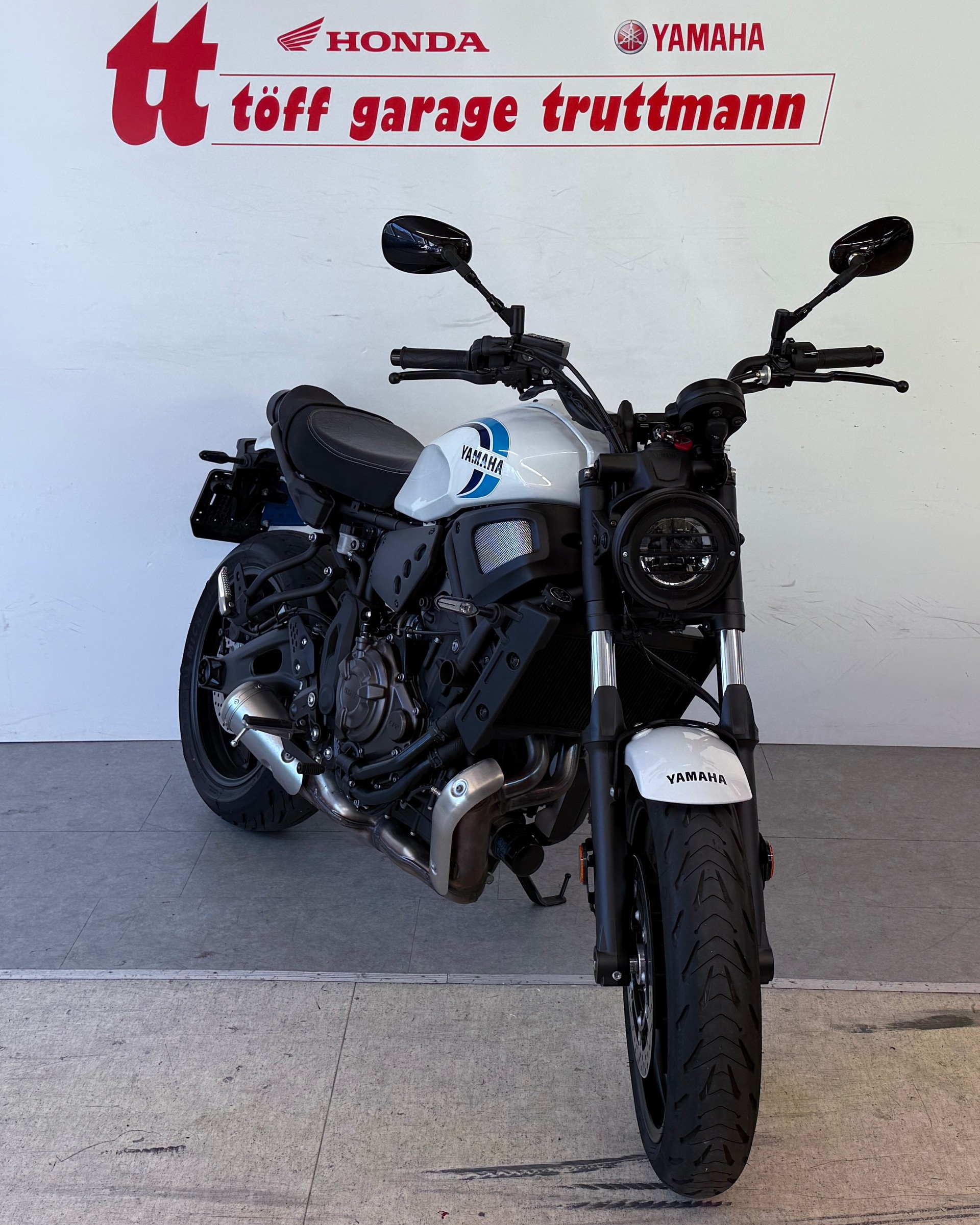 YAMAHA XSR 700 (35kW)-showroom-element-2