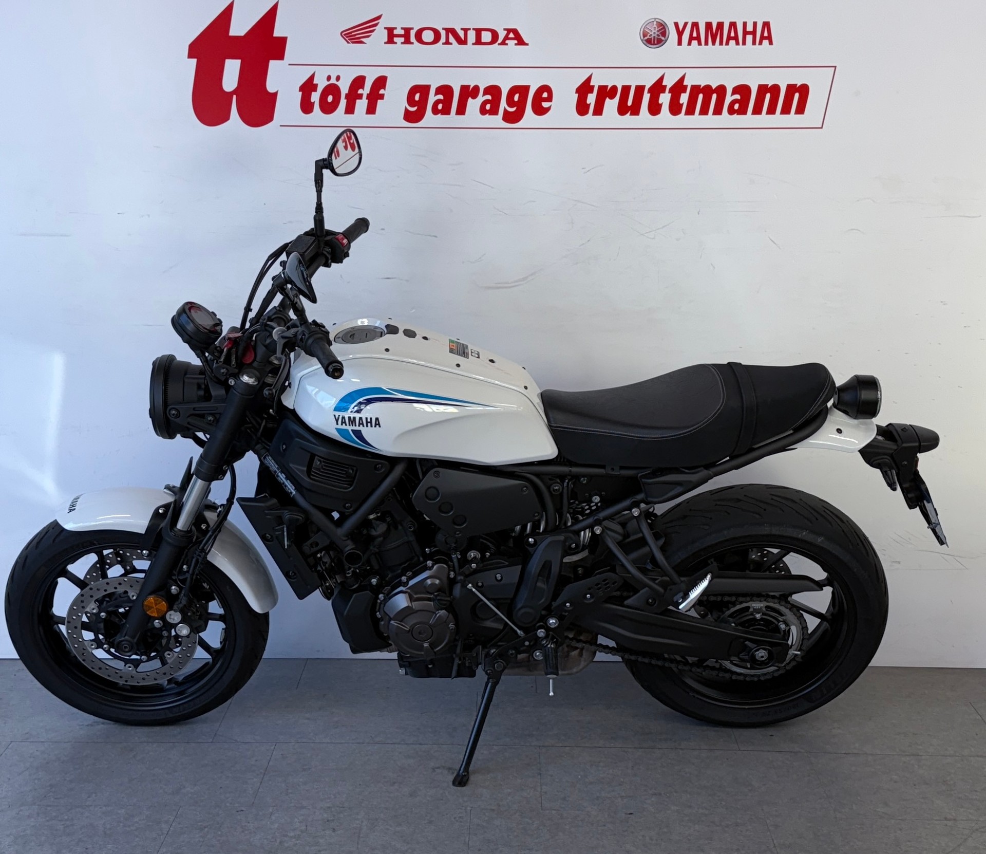 YAMAHA XSR 700 (35kW)-showroom-element-1