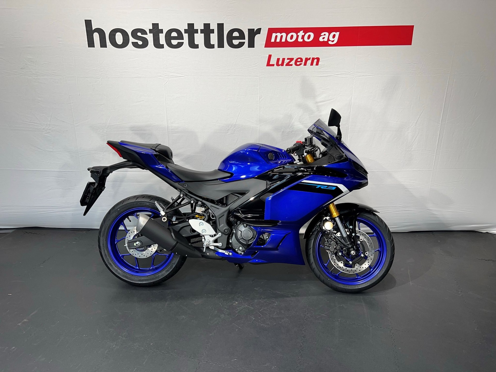 YAMAHA YZF-R3-showroom-element-1