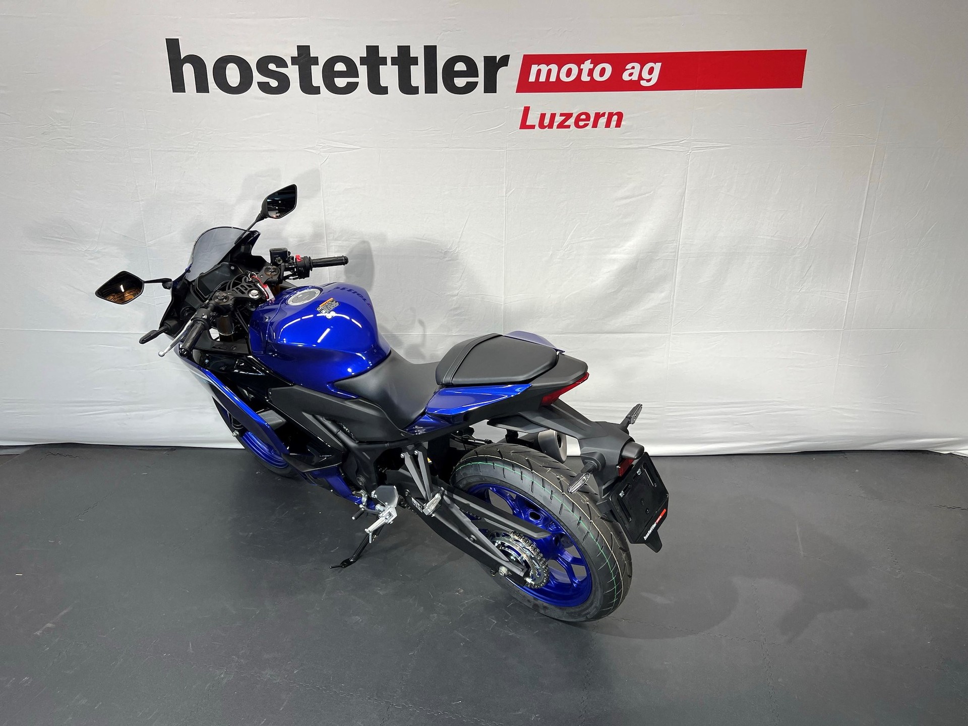 YAMAHA YZF-R3-showroom-element-3