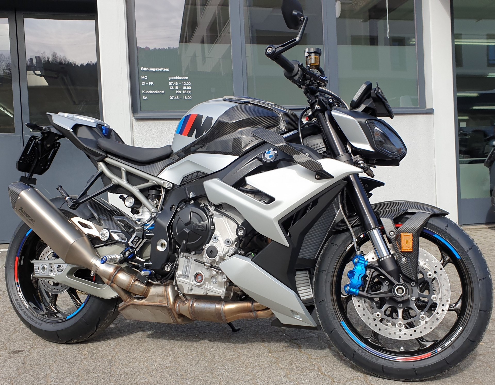 BMW M 1000 R Competition-showroom-element-1