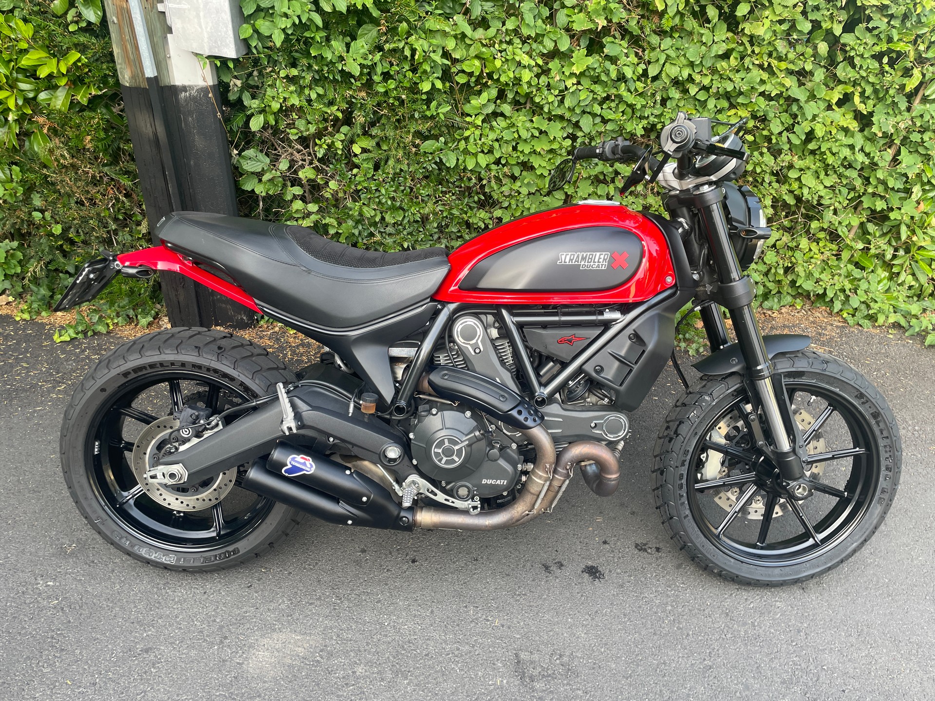 DUCATI Icon