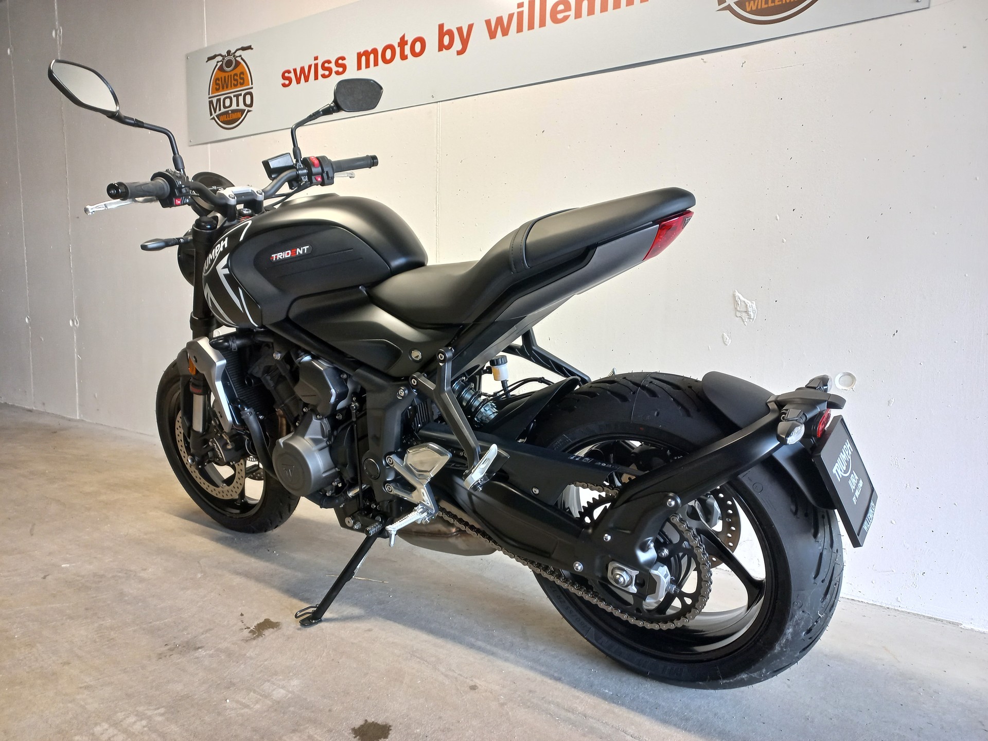 TRIUMPH Trident 660-showroom-element-3