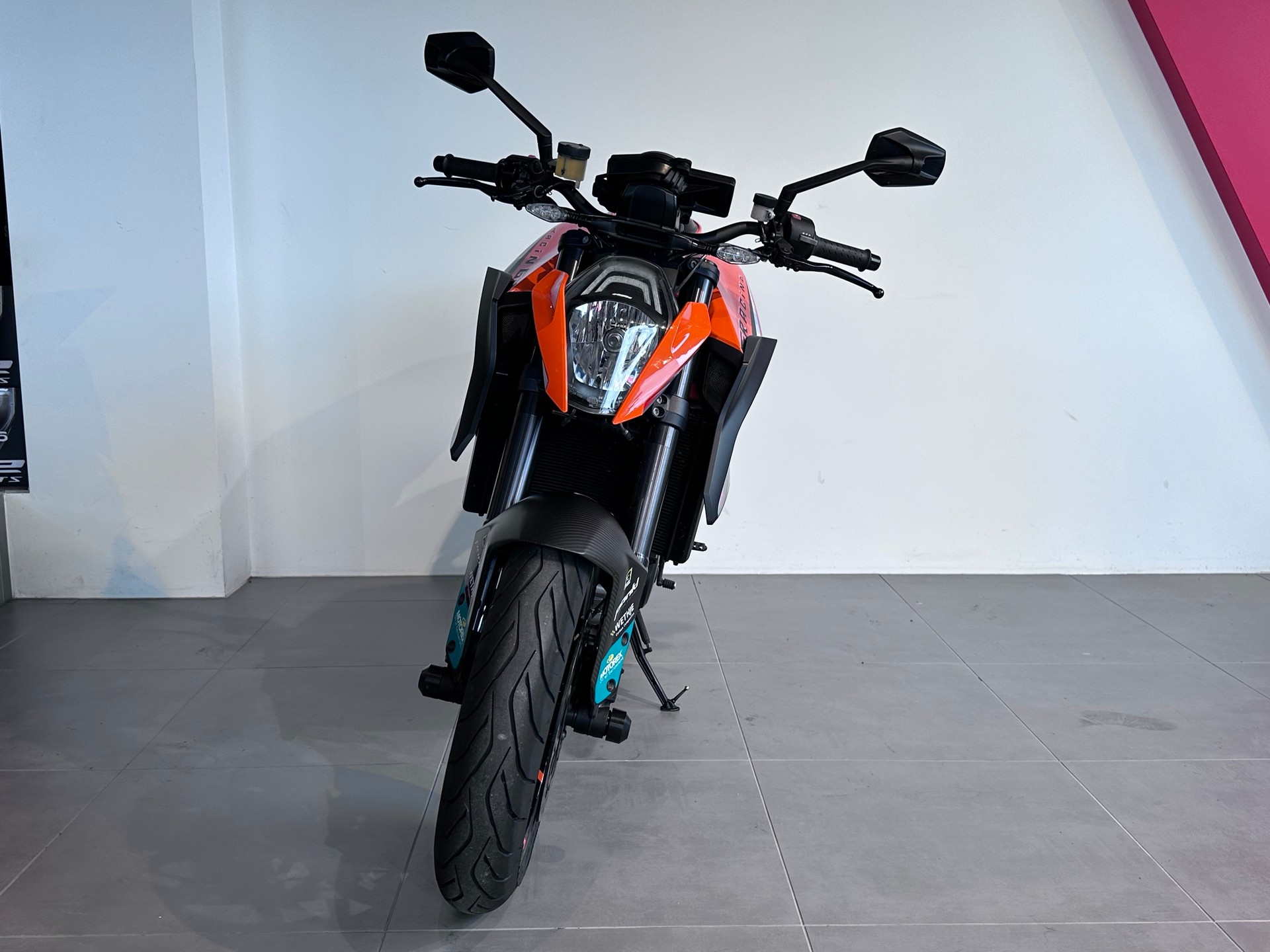 KTM 1290 Super Duke R-showroom-element-3