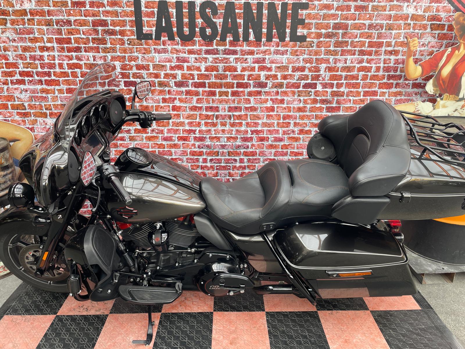 HARLEY-DAVIDSON FLHTKSE Electra Glide Ultra Limited 117 CVO-showroom-element-3