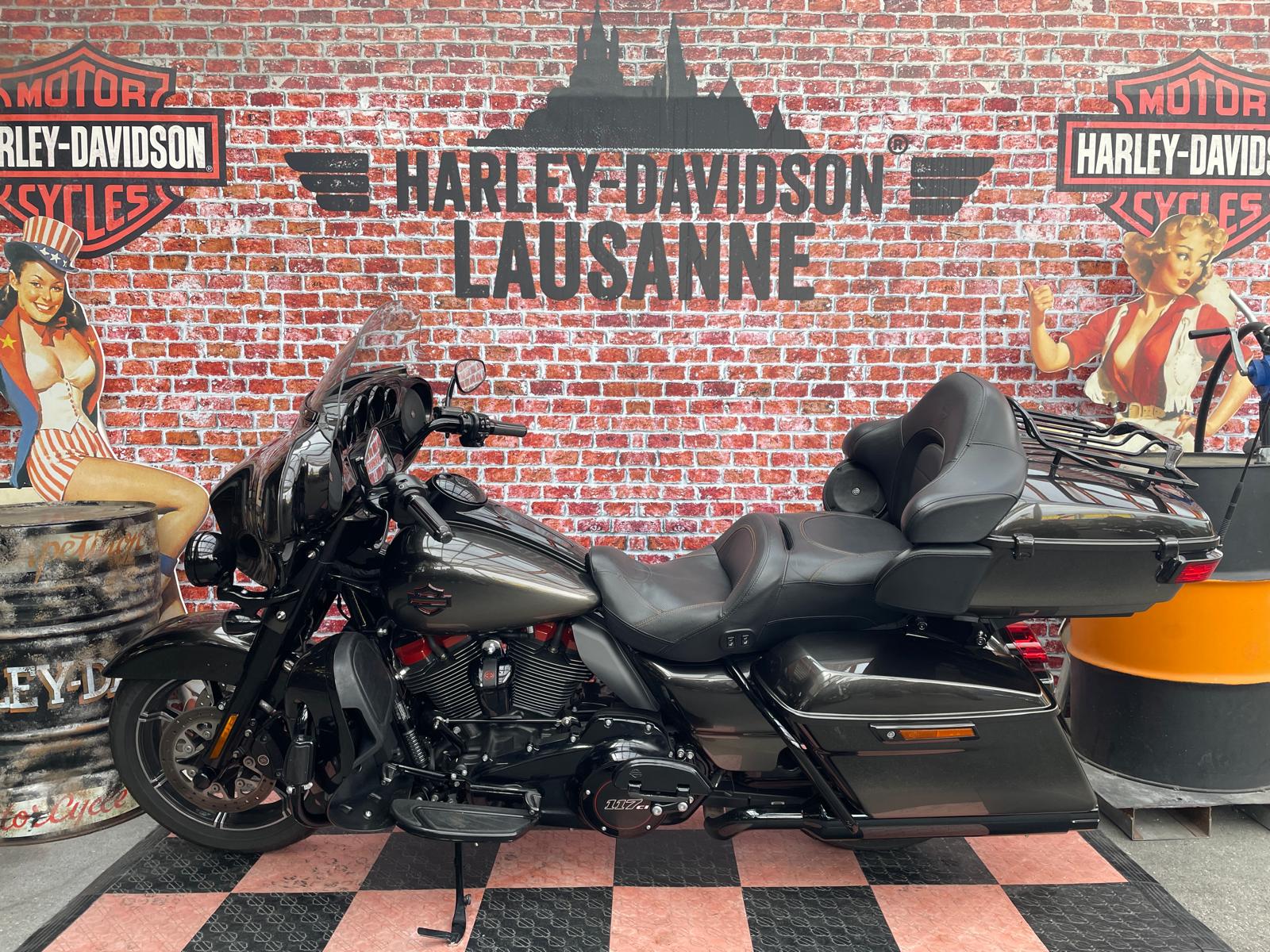 HARLEY-DAVIDSON FLHTKSE Electra Glide Ultra Limited 117 CVO-showroom-element-1