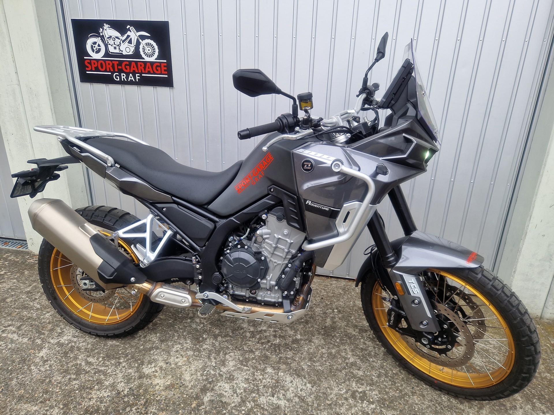 KOVE 800 X Pro-showroom-element-2