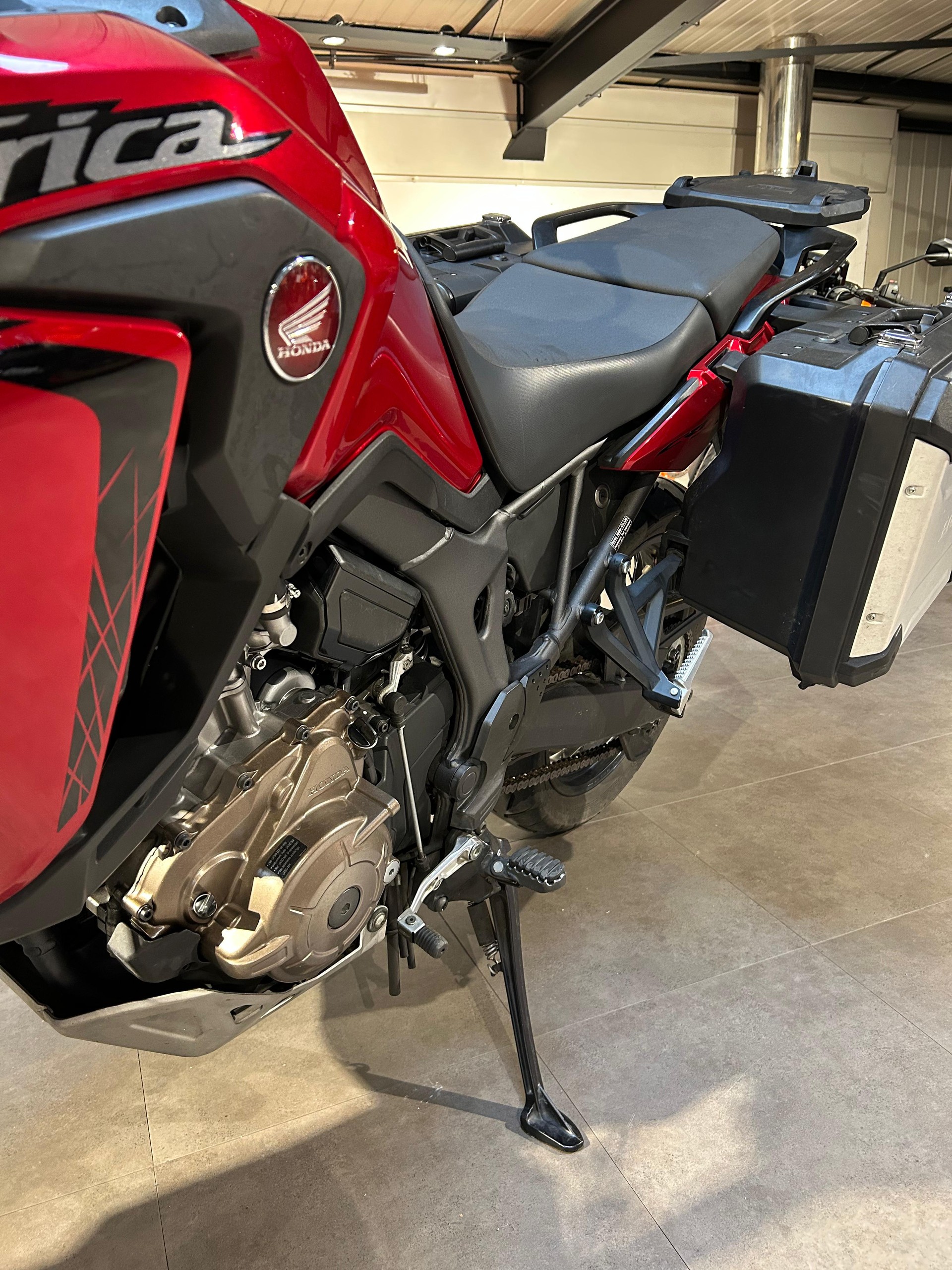 HONDA CRF 1000A Africa Twin-image-5
