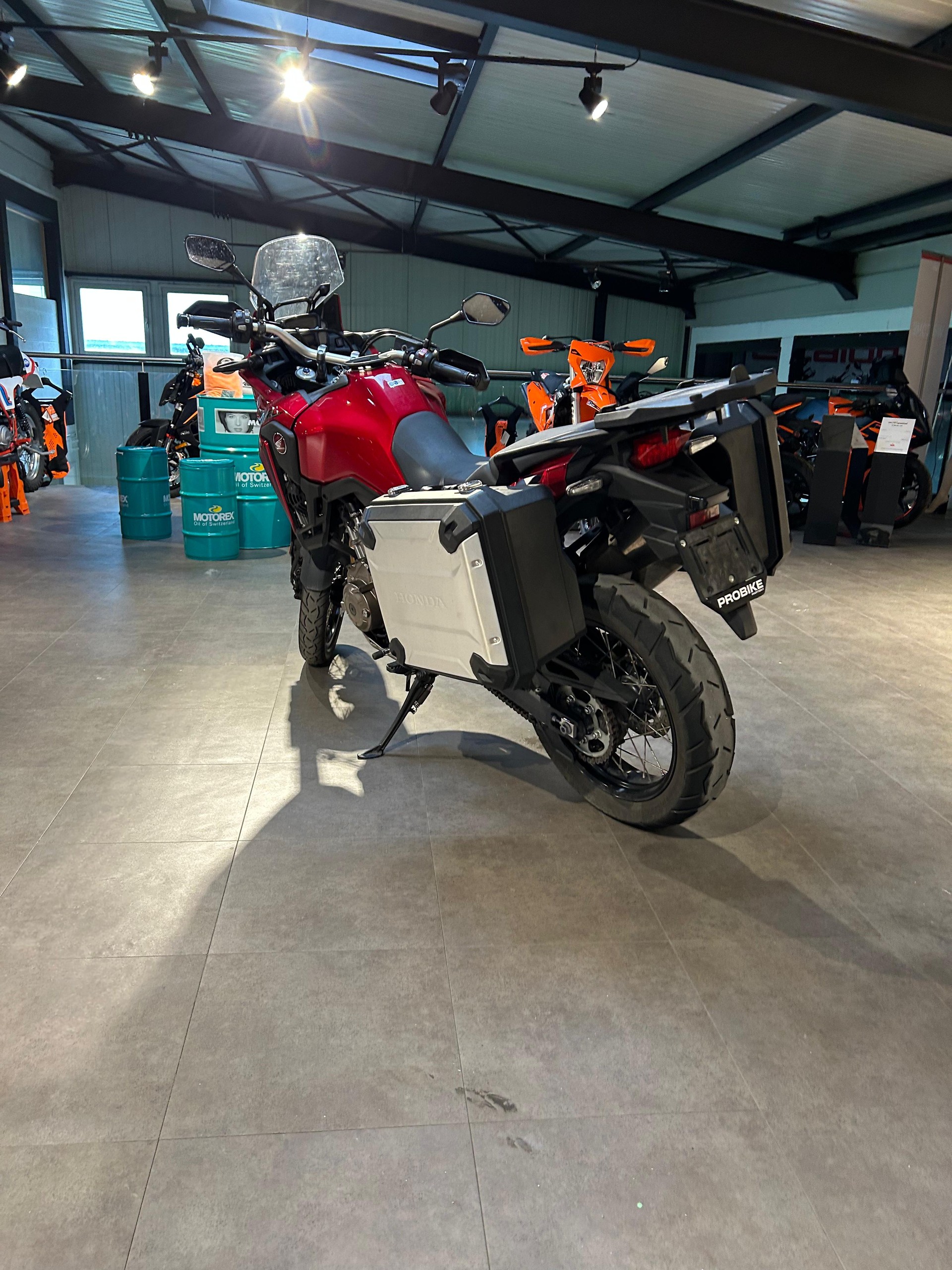 HONDA CRF 1000A Africa Twin-image-4